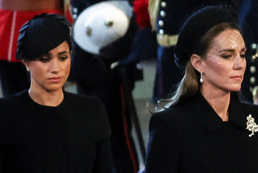 Meghan Markle et la princesse Catherine aux funérailles nationales de la reine Élisabeth II à l'abbaye de Westminster le 19 septembre 2022 à Londres, Angleterre | Source : Getty Images