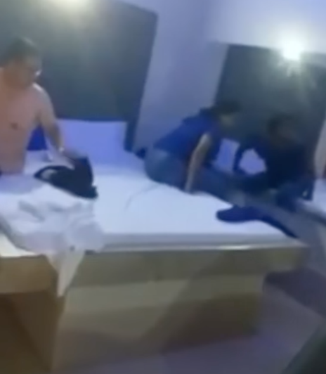 Des images floues de la vidéo devenue virale montrant la prétendue future mariée en compagnie d'un autre homme dans un motel. | Source : facebook.com/KarenLaCoqueta