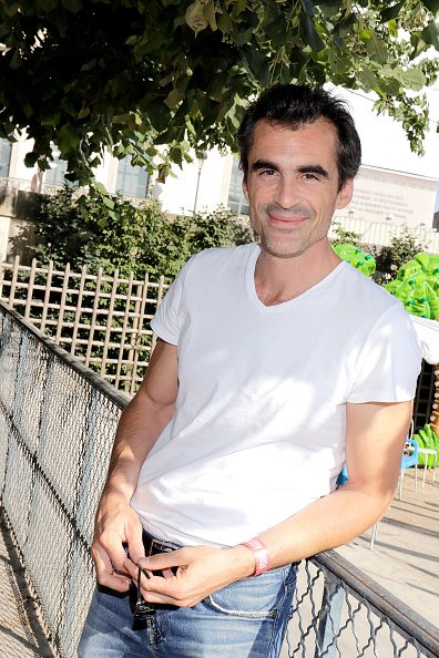 Raphael Enthoven pose lors d'une séance de portrait à Paris, France, le 23/06/2017. | Photo : Getty Images