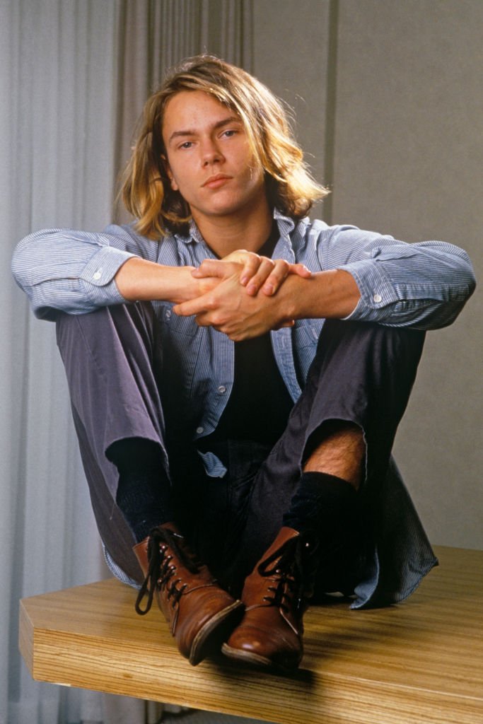 River Phoenix, star de "Stand By Me", pose de manière ludique lors d'une séance de portrait photo à Los Angeles en 1988. | Photo : Getty Images