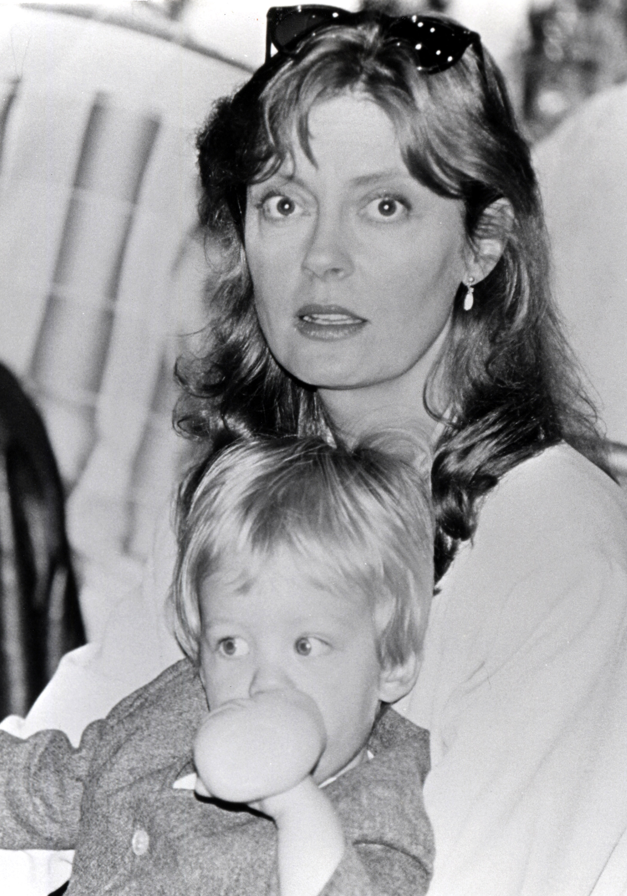 Susan Sarandon et Miles Robbins à Beverly Hills, Californie, le 23 mars 1991. | Source : Getty Images