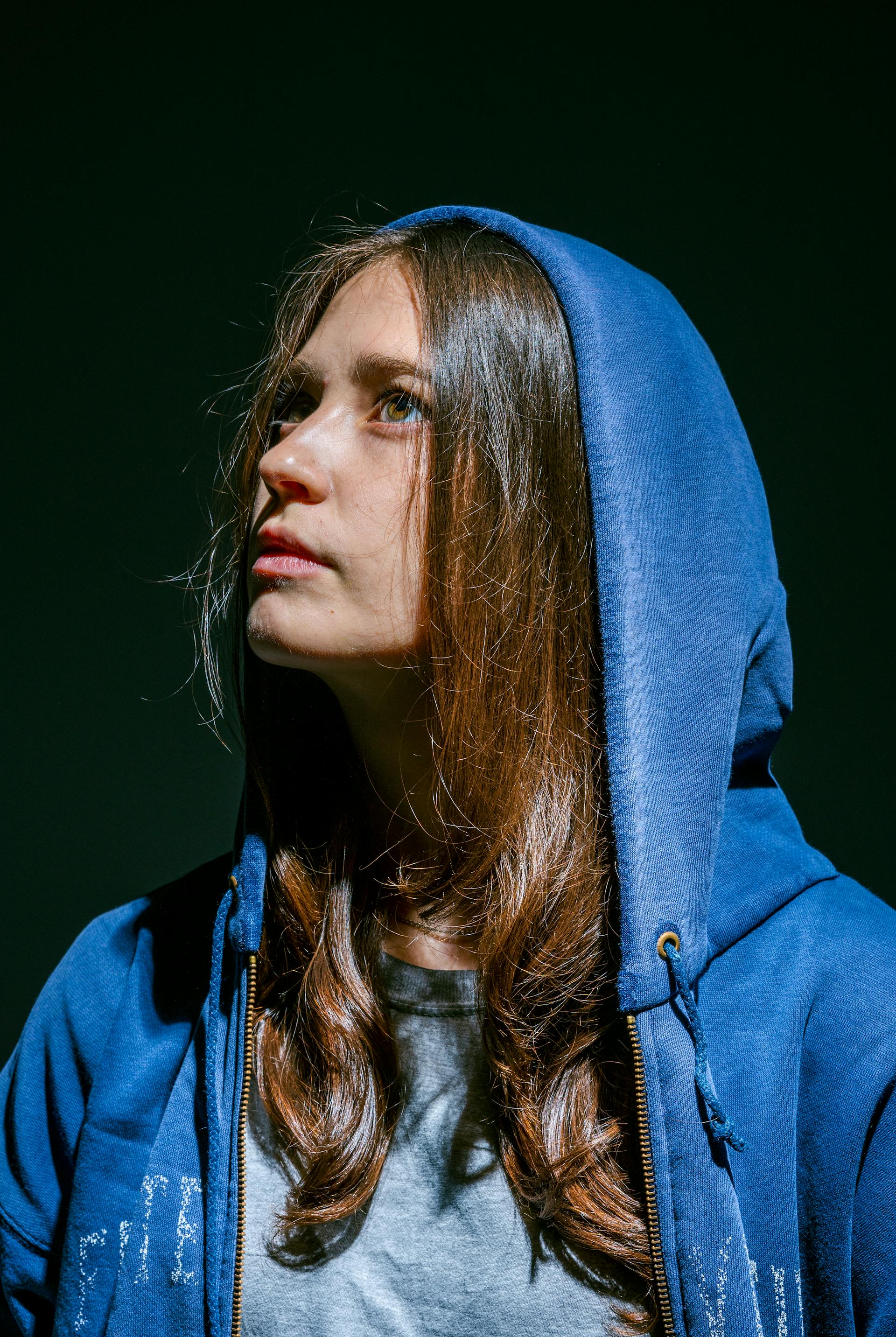 Une femme portant un sweat à capuche | Source : Pexels