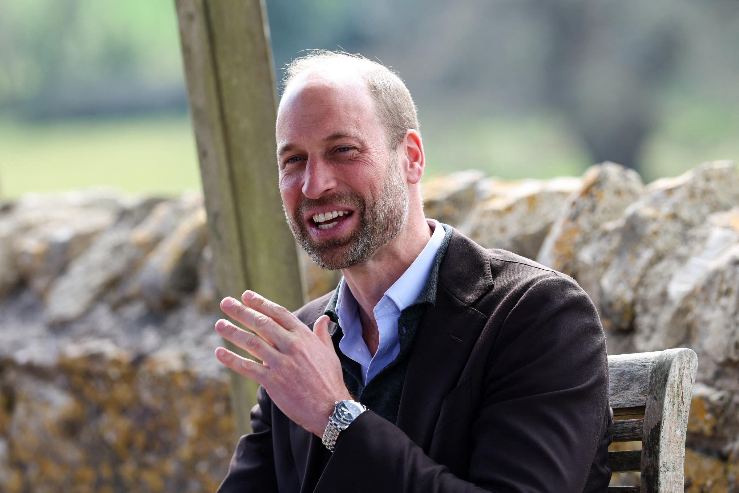 Le prince William, prince de Galles, s'entretient avec des agriculteurs lors d'un événement organisé pour soixante locataires agricoles de la prochaine génération du duché de Cornouailles, à Pensford, dans l'ouest de l'Angleterre, le 26 mars 2025 I Source : Getty Images