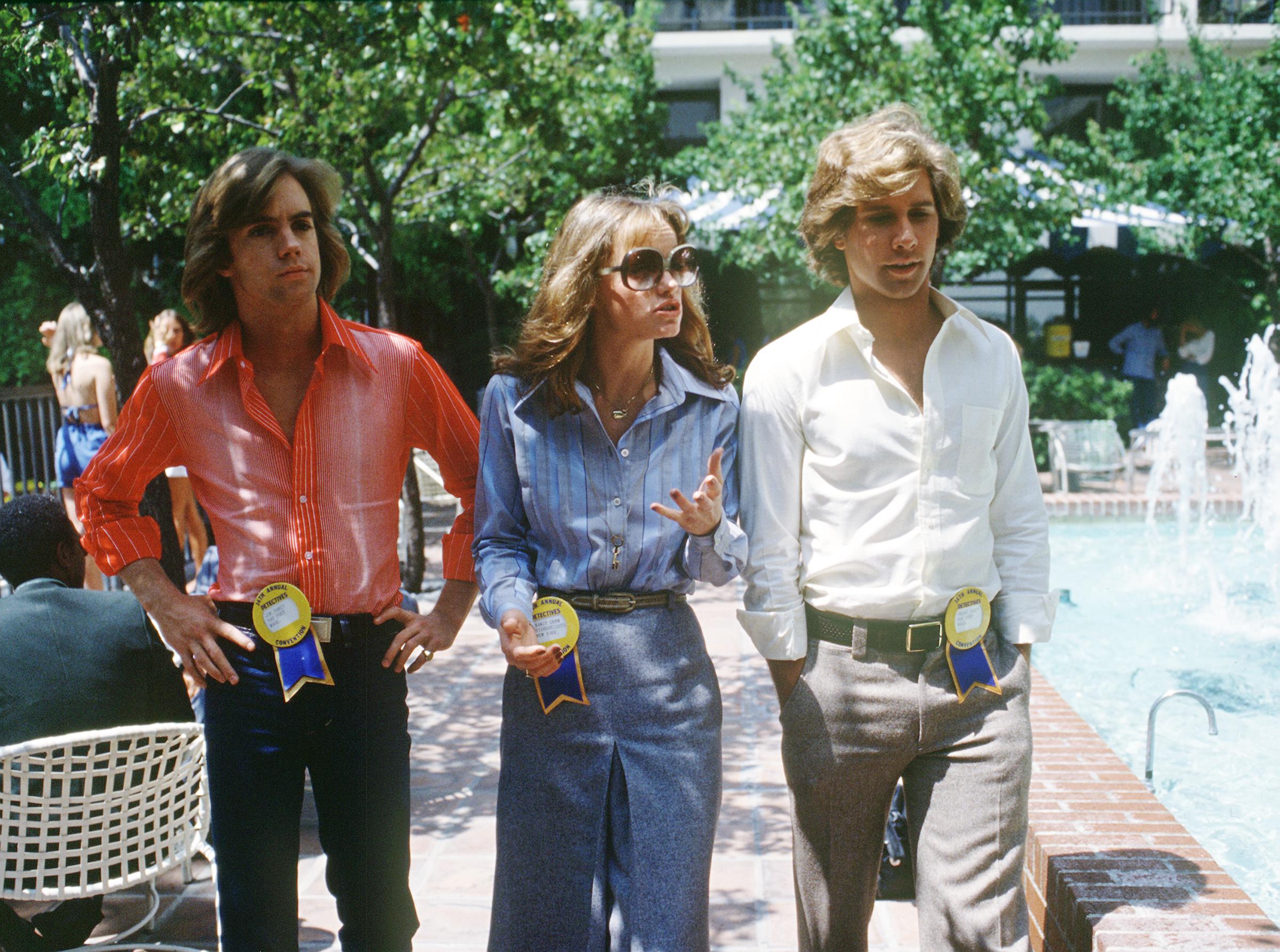 L'acteur, Pamela Sue Martin et Parker Stevenson sur le plateau de "The Hardy Boys/Nancy Drew Mysteries", 1977 | Source : Getty Images