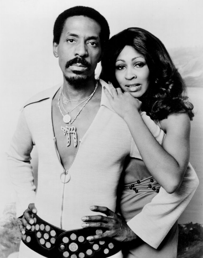 Tina Turner et son ex-mari Ike Turner photographiés vers 1972. | Source : Getty Images