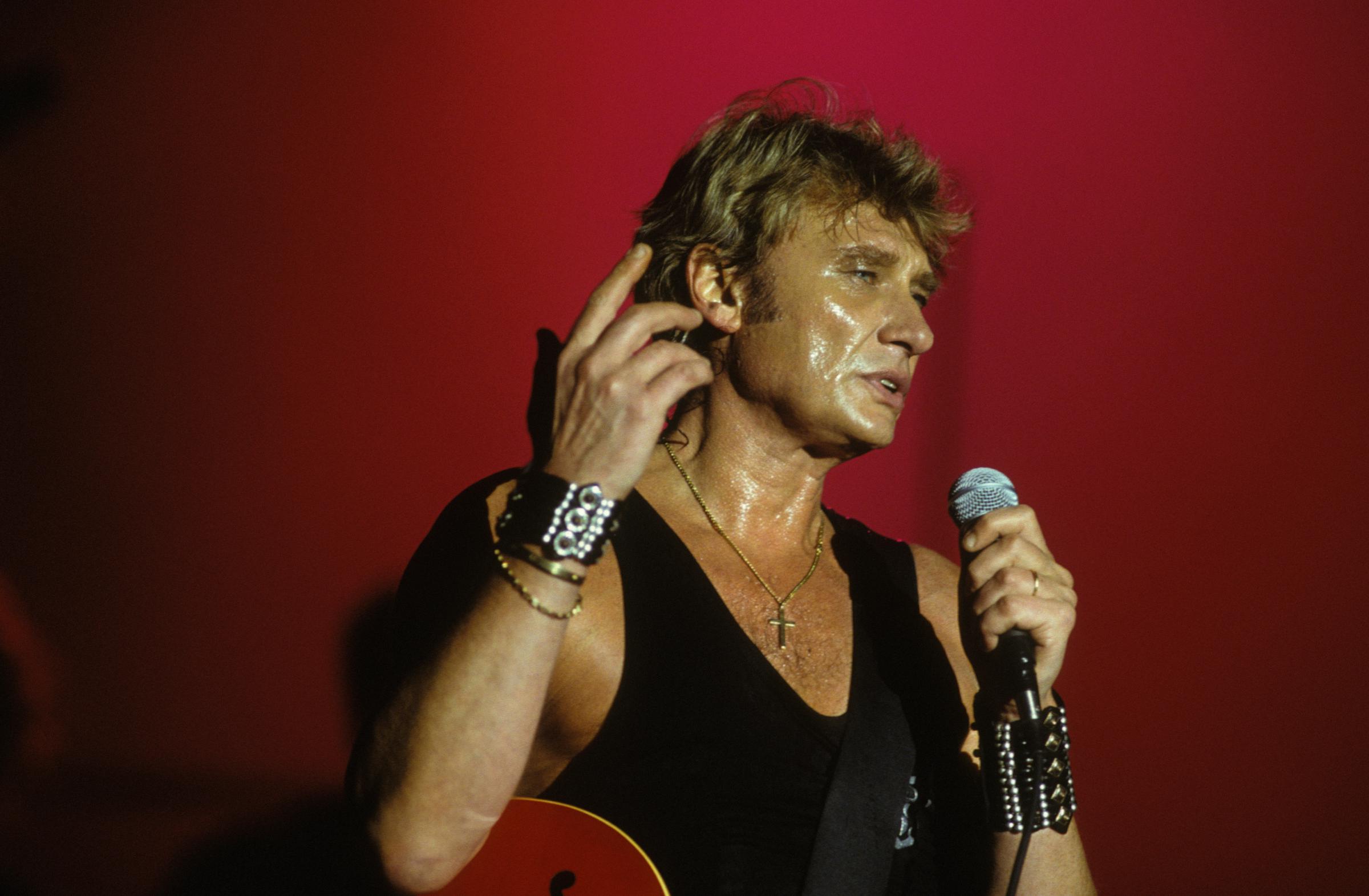 Johnny Hallyday sur scène lors du concert de SOS Racisme le 8 juin 1991 a Vincennes, France I Source : Getty Images