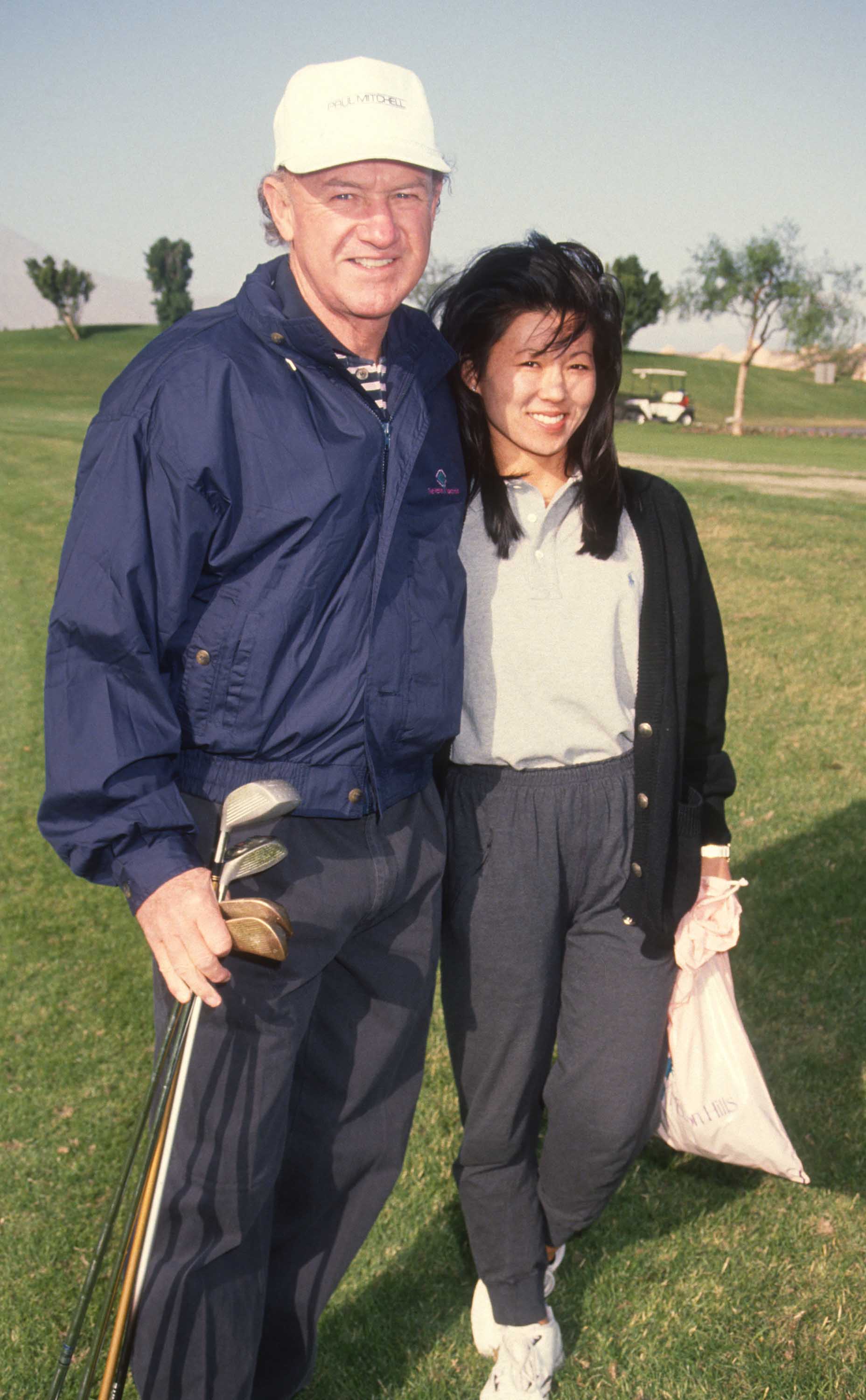 Gene Hackman et Betsy Arakawa sont vus au Mission Hills Celebrity Sports Invitational, Rancho Mirage, Californie, le 30 novembre 1991 | Source : Getty Images