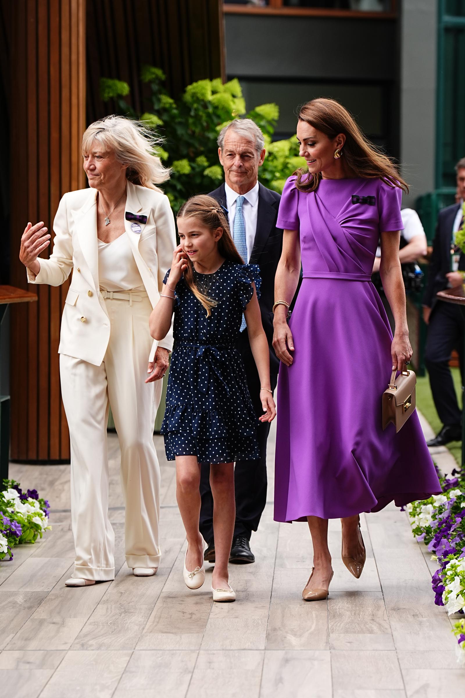 Deborah Jevans, la princesse Charlotte et Kate Middleton arrivent au All England Lawn Tennis and Croquet Club le 14 juillet 2024, à Londres, en Angleterre. | Source : Getty Images