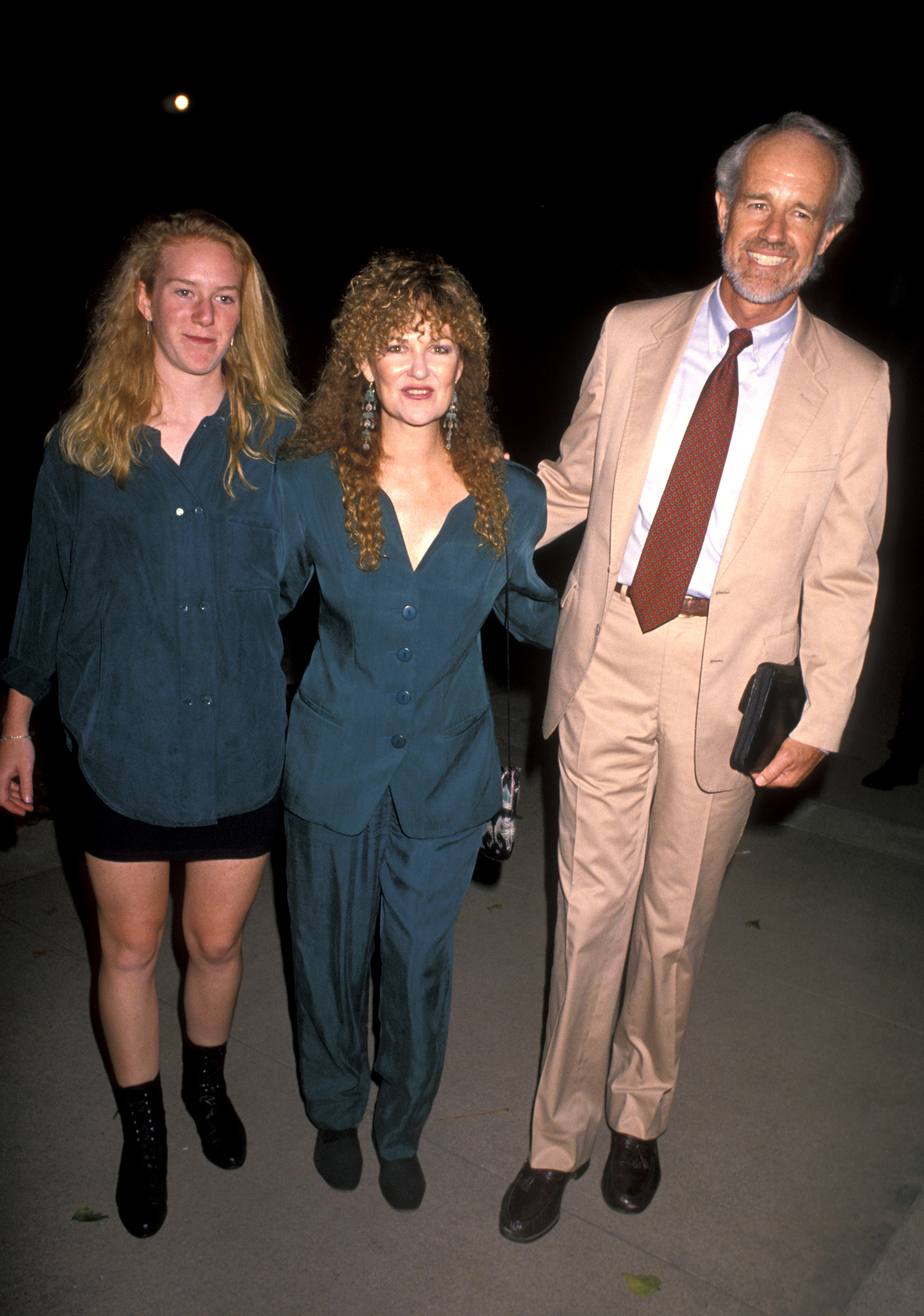 Shelly Fabares, Mike Farrell et Erin Farrell lors de la « ABC Fall Premiere Party » le 12 septembre 1990 à l'UCLA | Source : Getty Images