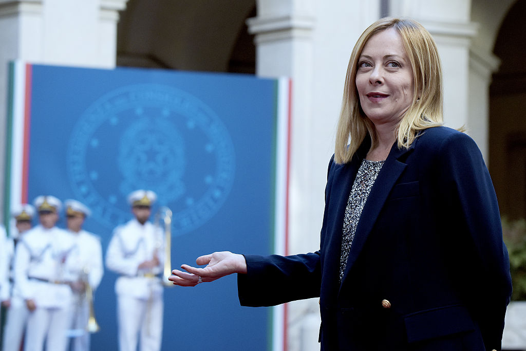 La Première ministre italienne, Giorgia Meloni, accueille au palais Chigi le président de la République française, Emmanuel Macron (absent sur la photo), le 3 juin 2025 à Rome. | Source : Getty Images