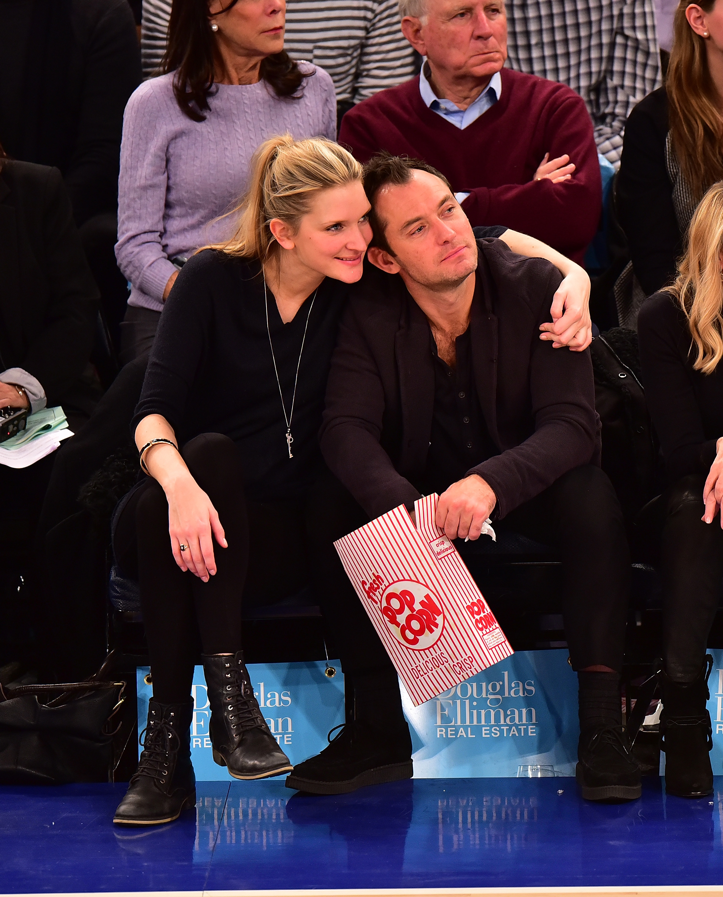 Phillipa Coan et Jude Law photographiés au Madison Square Garden le 26 février 2016 | Source : Getty Images