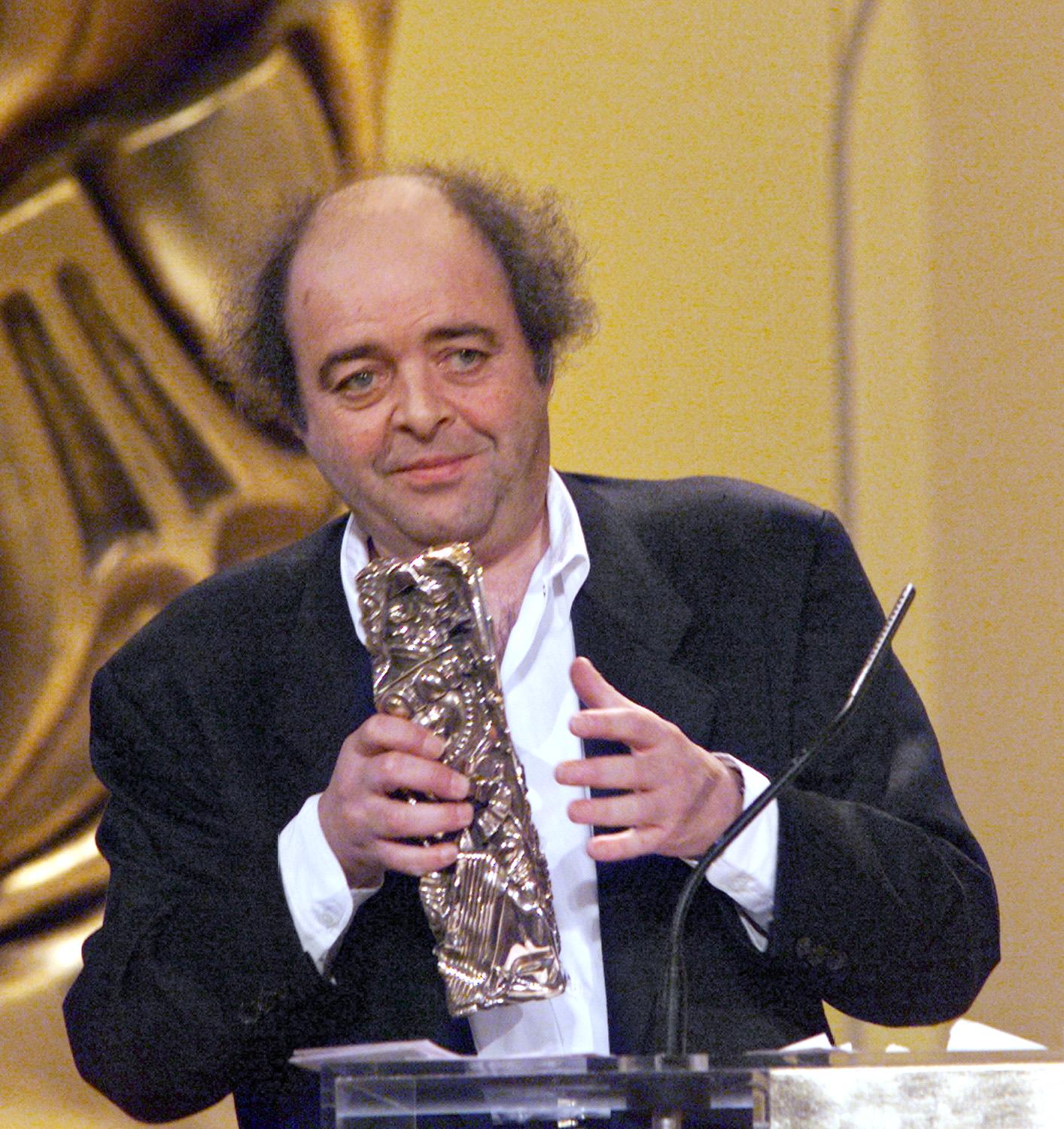 L'acteur français Jacques Villeret reçoit le César du meilleur acteur pour son rôle dans "Le dîner de cons" de Francis Veberb lors de la 24e cérémonie des César au Théâtre des Champs-Élysées à Paris, le 6 mars I Source : Getty Images