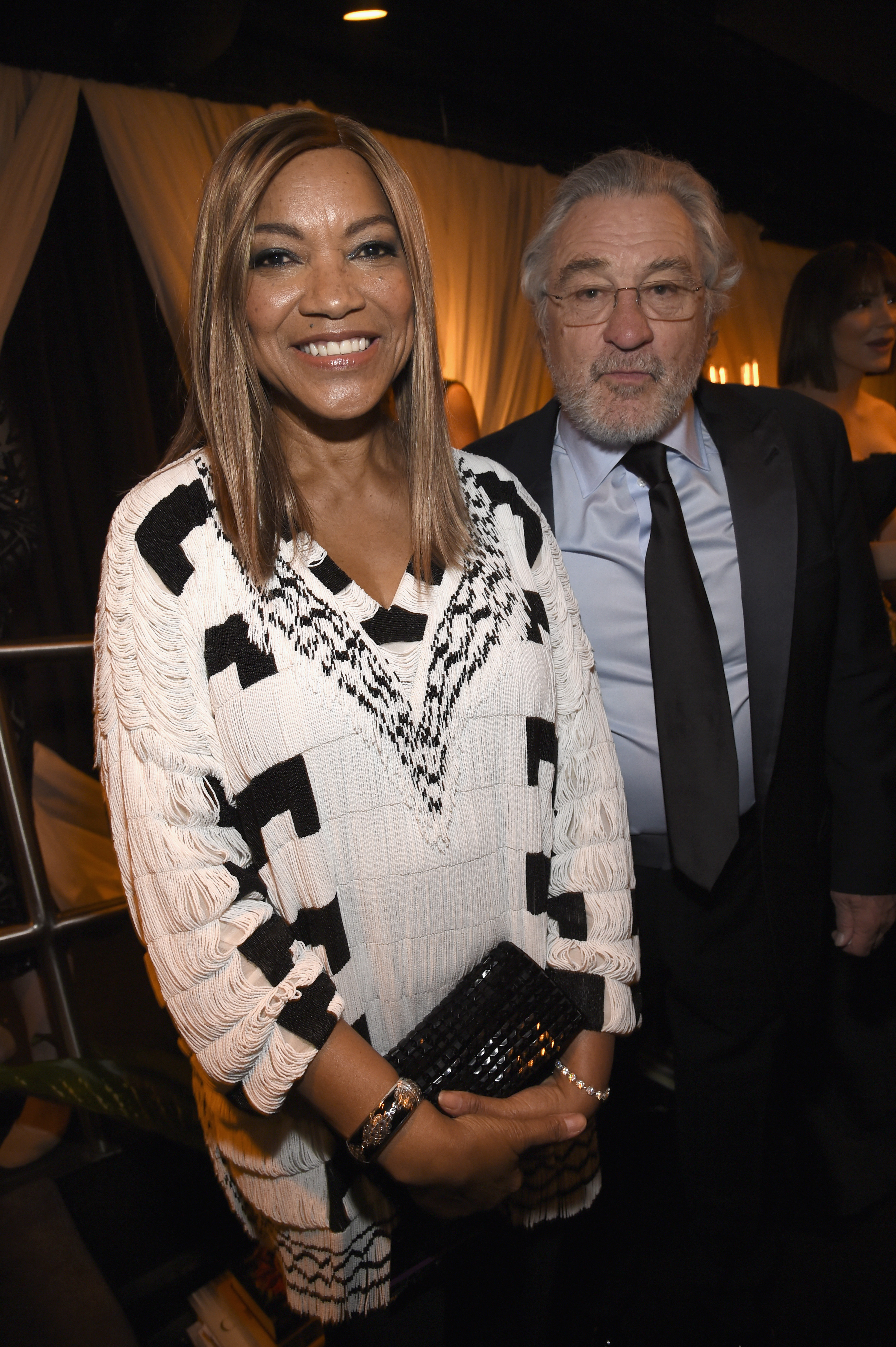 Grace Hightower et Robert De Niro posent en coulisses lors de la 72e cérémonie annuelle des Tony Awards, le 10 juin 2018, à New York | Source : Getty Images