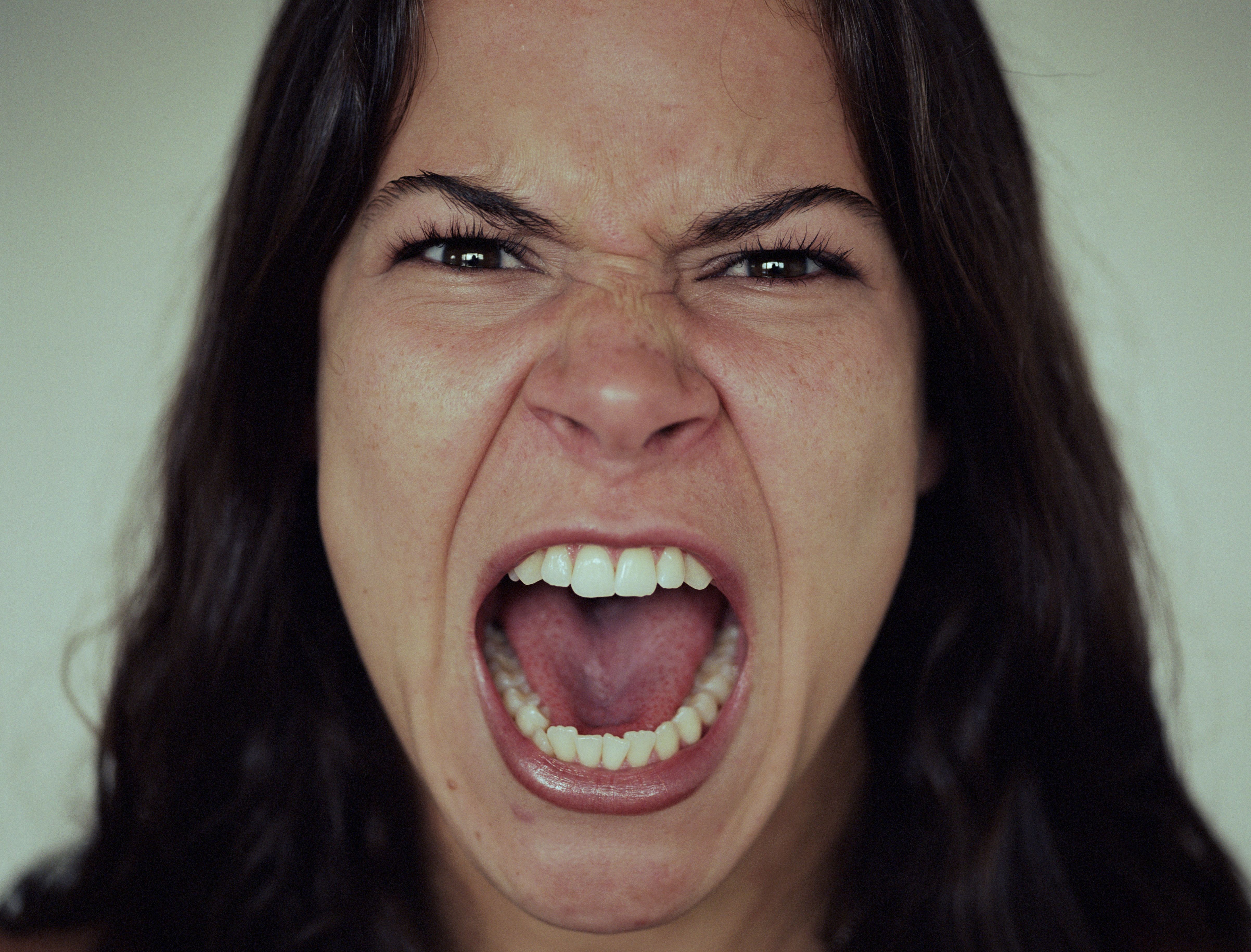 Une femme en colère qui crie | Source : Getty Images