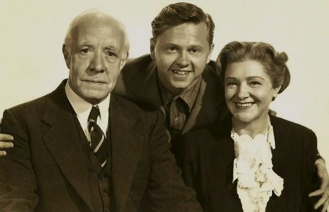 Lewis Stone, Mickey Rooney & Fay Holden| Source : Wikimedia Commons.