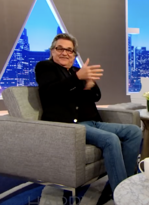 Kurt Russell partage des détails sur son premier rendez-vous avec Goldie Hawn, sur une vidéo YouTube, datée du 21 avril 2017 | Source : Youtube/HarryConnickJROfficial