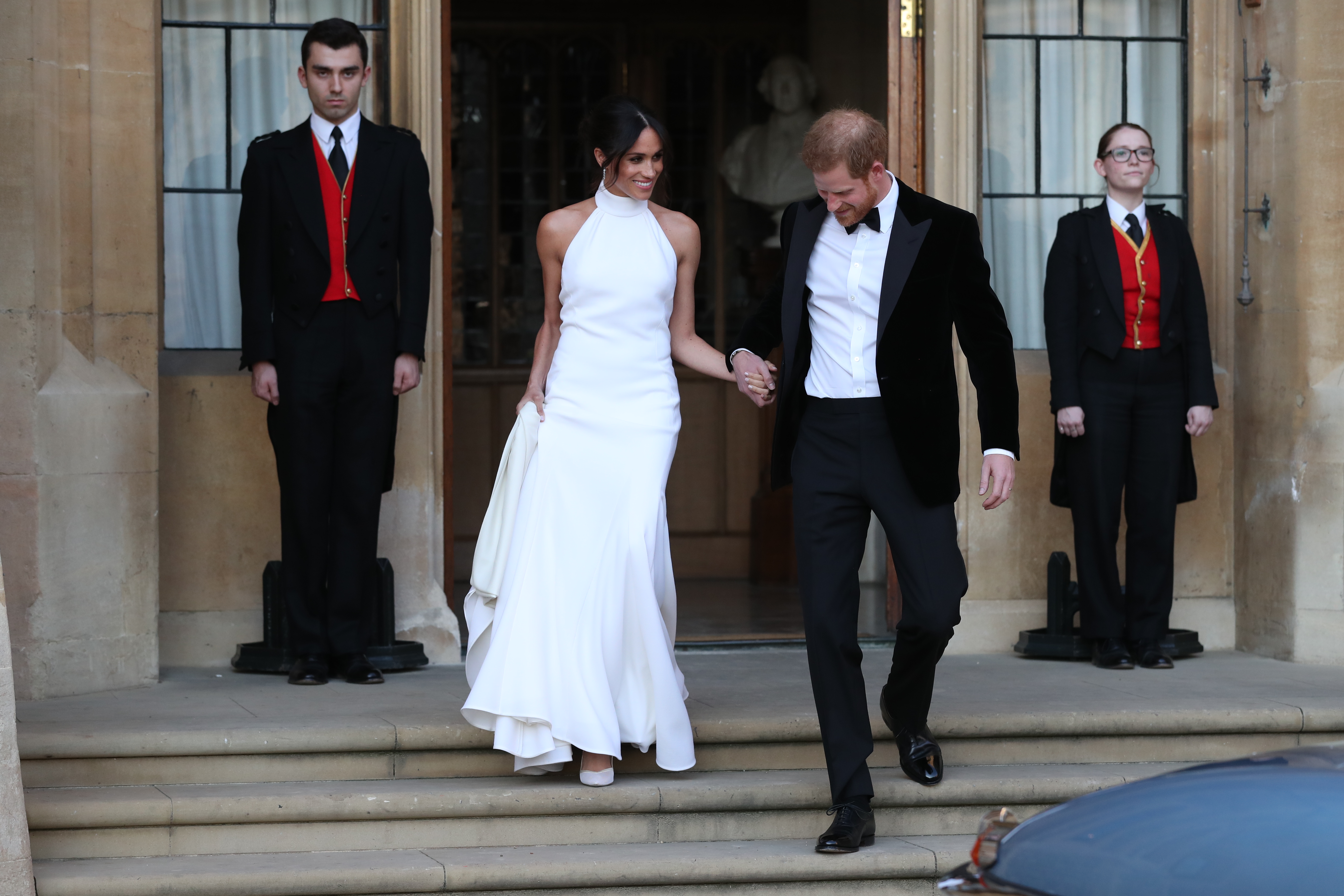 Meghan Markle et le prince Harry quittent le château de Windsor pour une réception en soirée à Windsor, en Angleterre, le 19 mai 2018 | Source : Getty Images