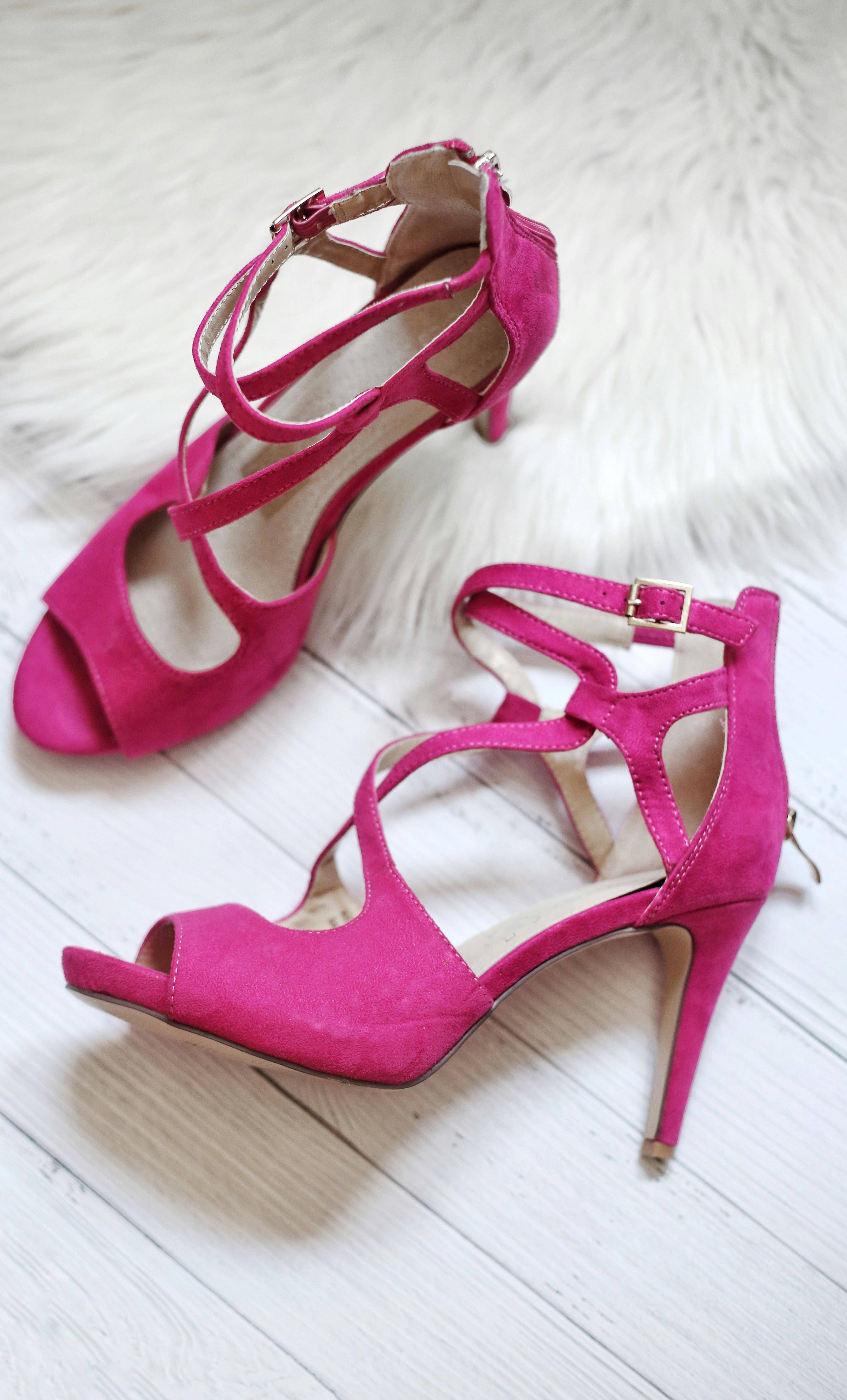 Une paire de talons roses | Source : Unsplash