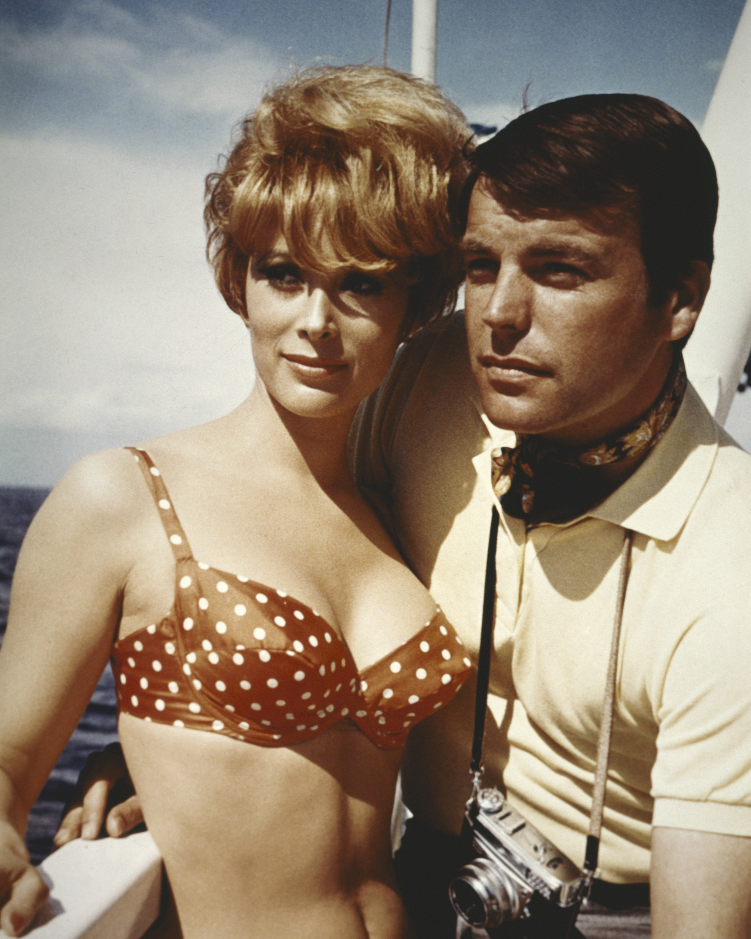 Robert Wagner et Jill St John dans une photo publicitaire pour le film 'How I Spent My Summer Vacation', 1967 | Source : Getty Images