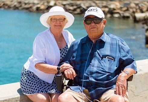 Couple âgé à la plage  | Photo : Pixabay