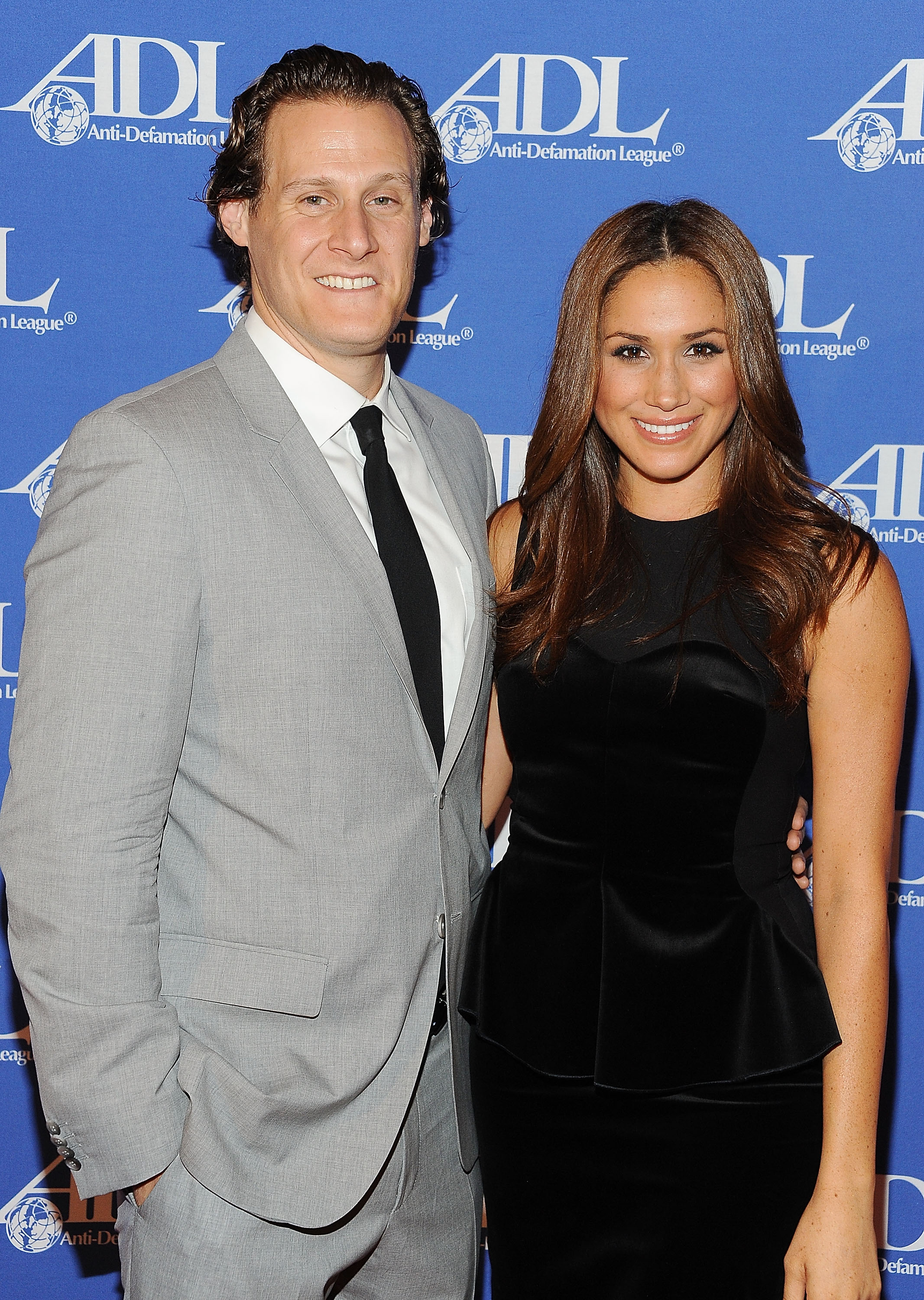 Trevor Engelson et Meghan Markle assistent au dîner de remise des prix de l'industrie du divertissement de l'Anti-Defamation League en l'honneur de Ryan Kavanaugh, le 11 octobre 2011, à Beverly Hills, en Californie. | Source : Getty Images