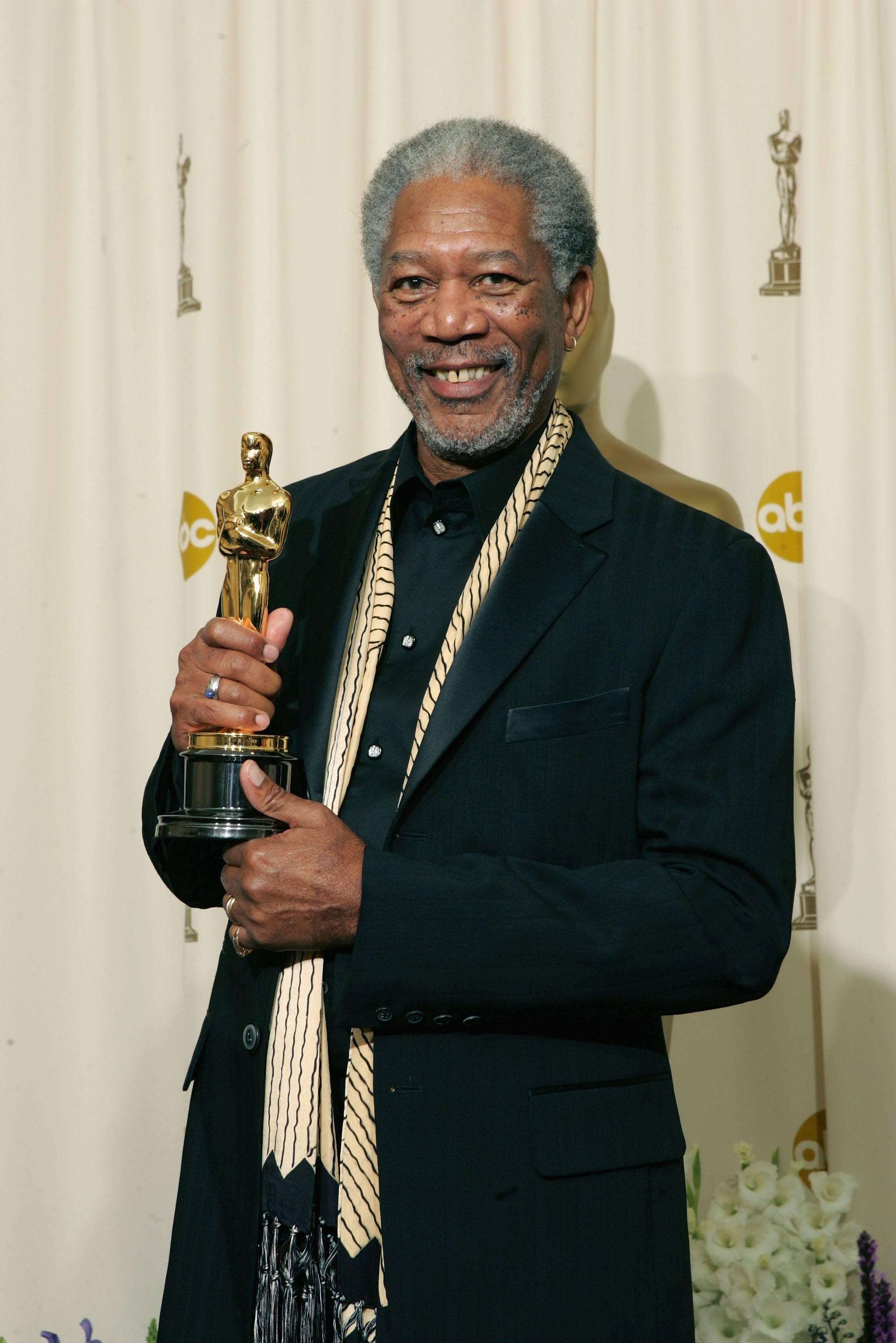 Morgan Freeman lors de la 77ème cérémonie des Oscars en 2005 | Source : Getty Images
