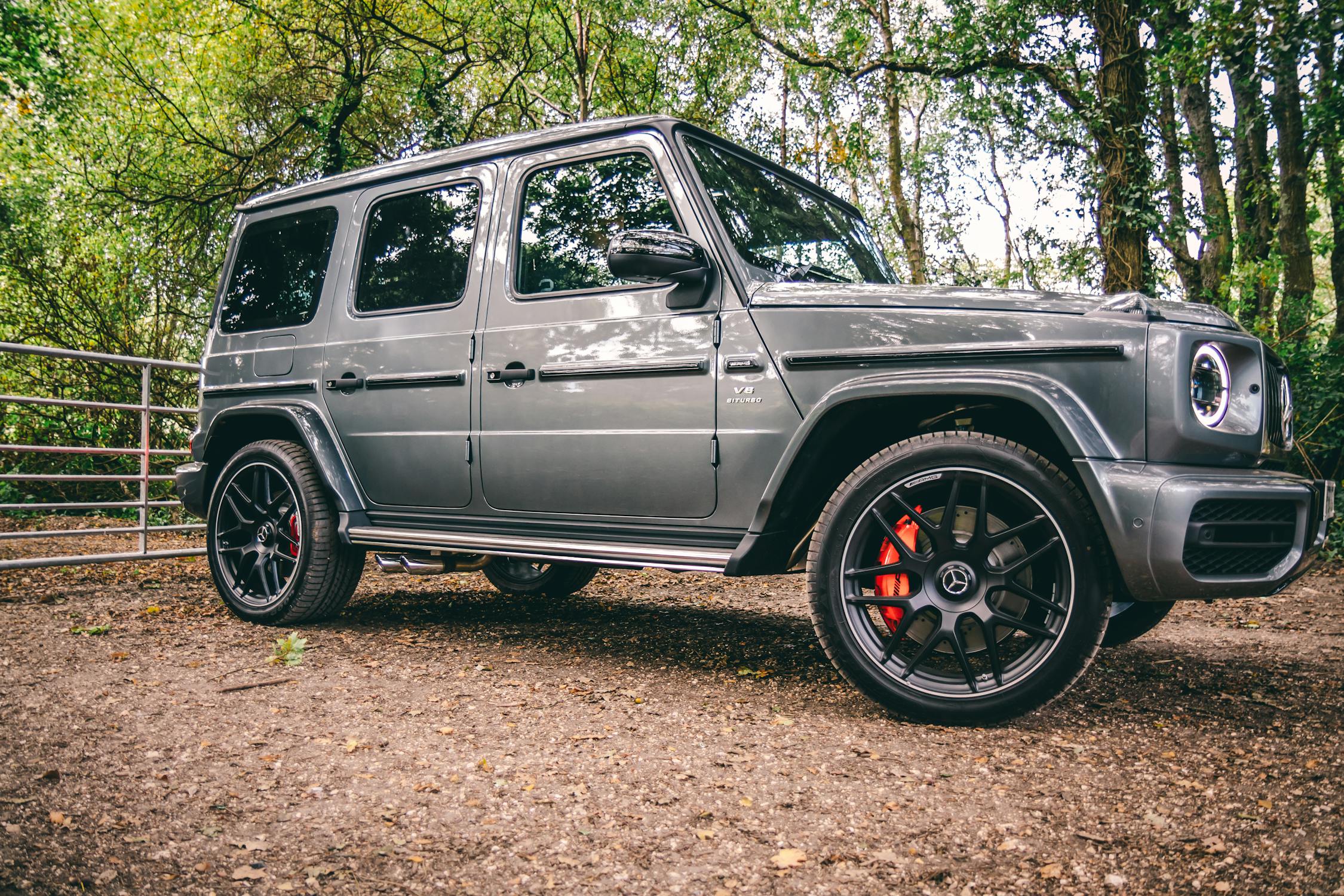 Un SUV gris | Source : Pexels