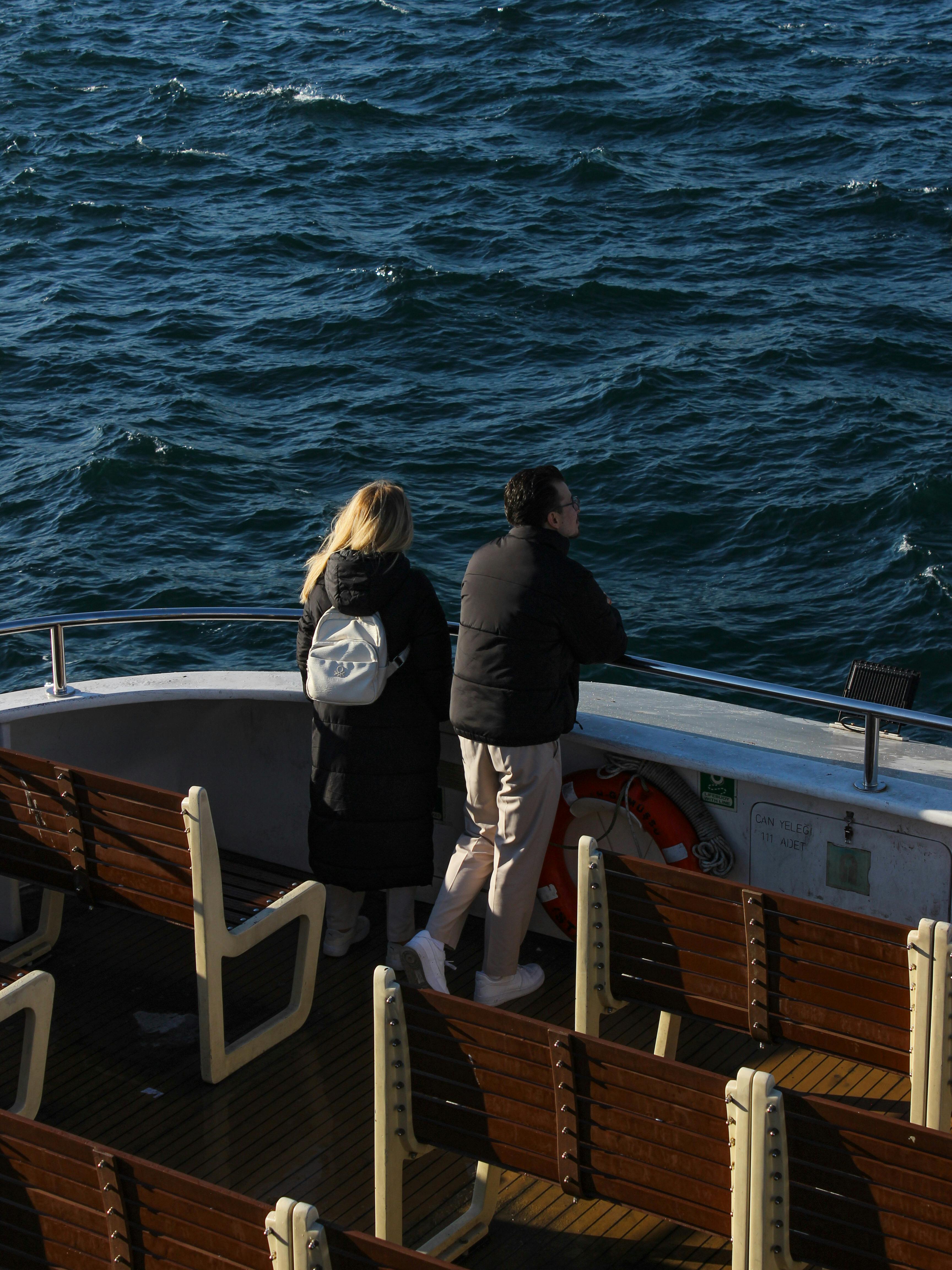 Couple sur un ferry | Source : Pexels