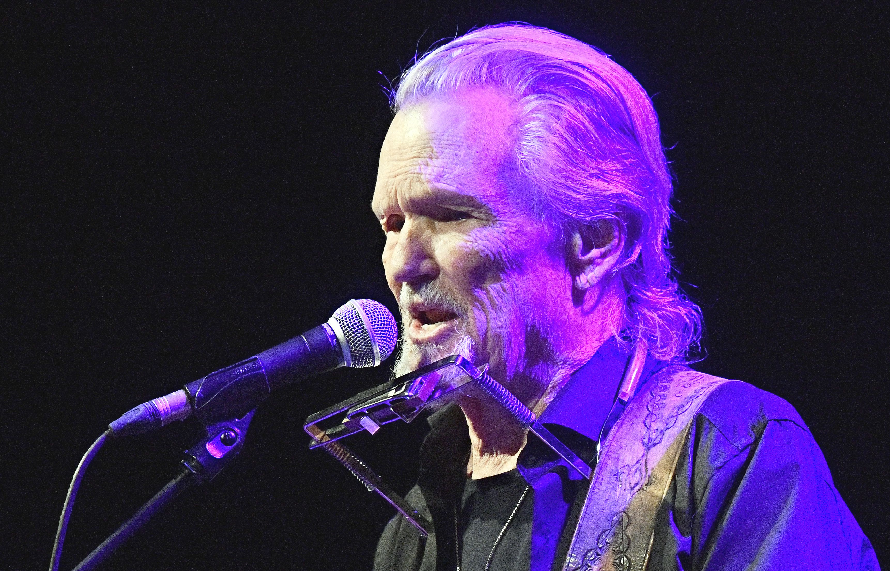 Kris Kristofferson se produit sur scène lors du concert JONI 75 : A Birthday Celebration Live à Los Angeles, en Californie, le 7 novembre 2018 | Source : Getty Images