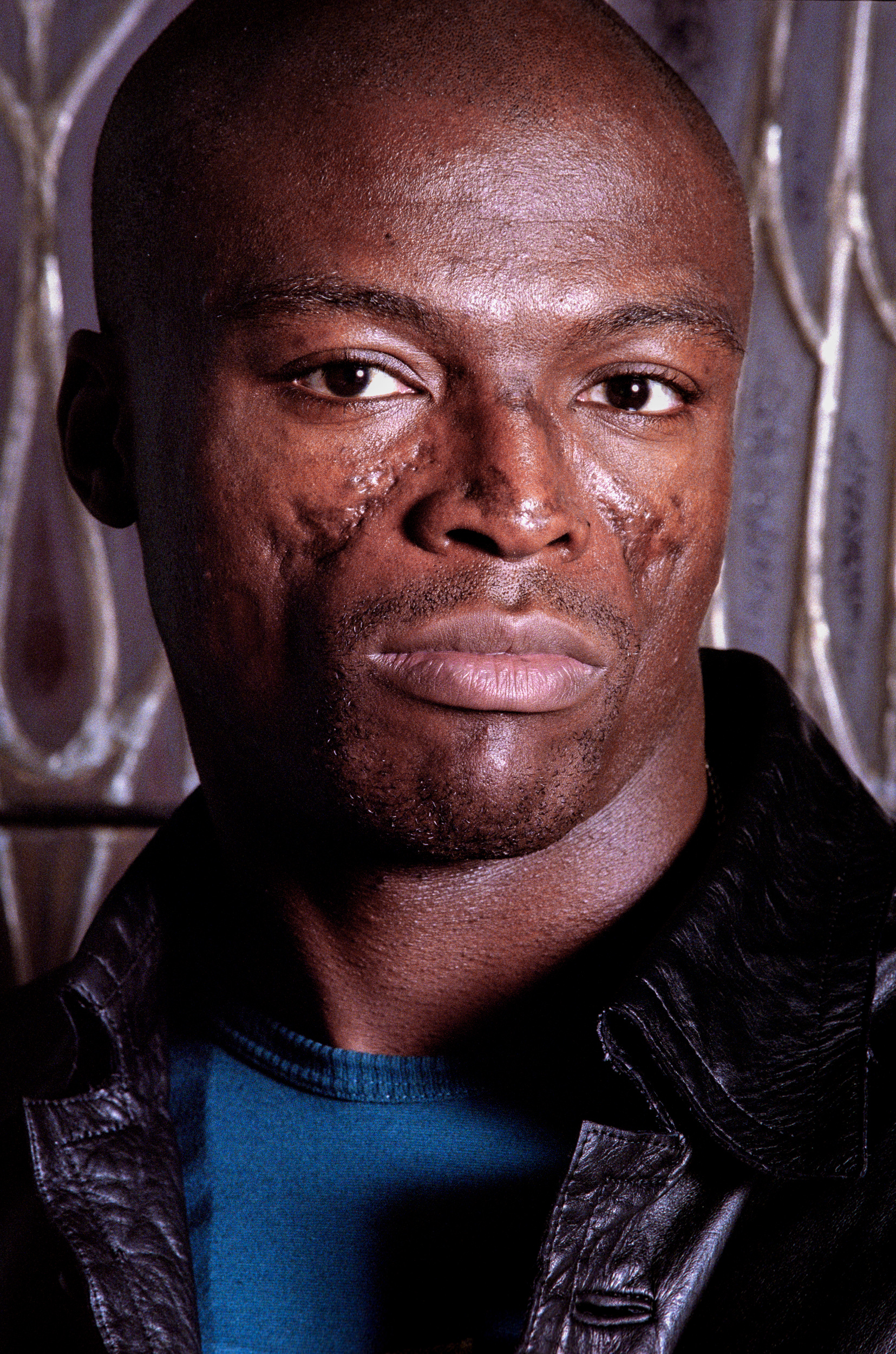 Un portrait de Seal le 16 novembre 1998, à Amsterdam, aux Pays-Bas. | Source : Getty Images