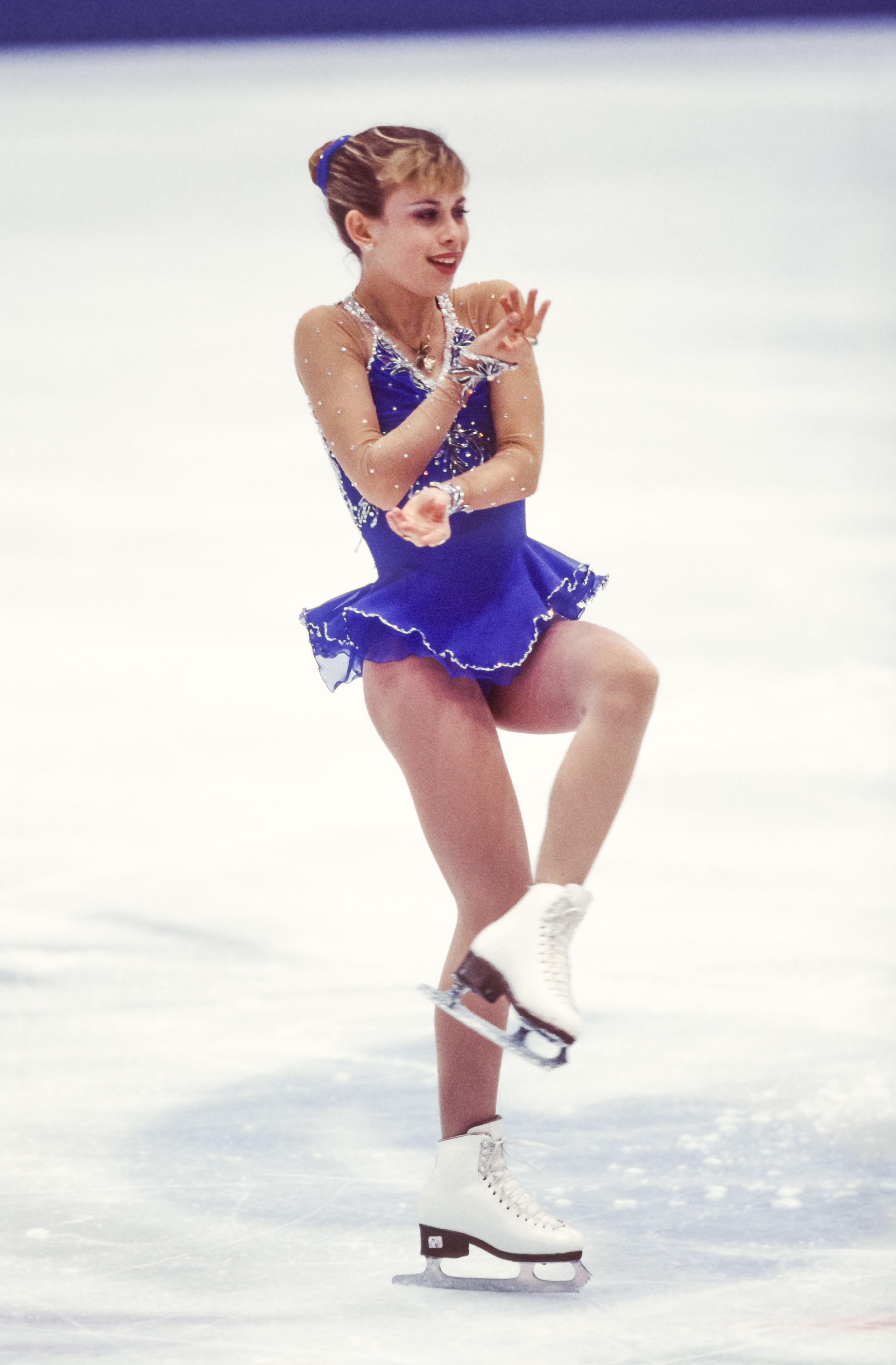 Tara Lipinski, représentant les États-Unis, participe à l'épreuve de patinage artistique libre en simple dames aux Jeux olympiques d'hiver le 20 février 1998, à Nagano, au Japon | Source : Getty Images