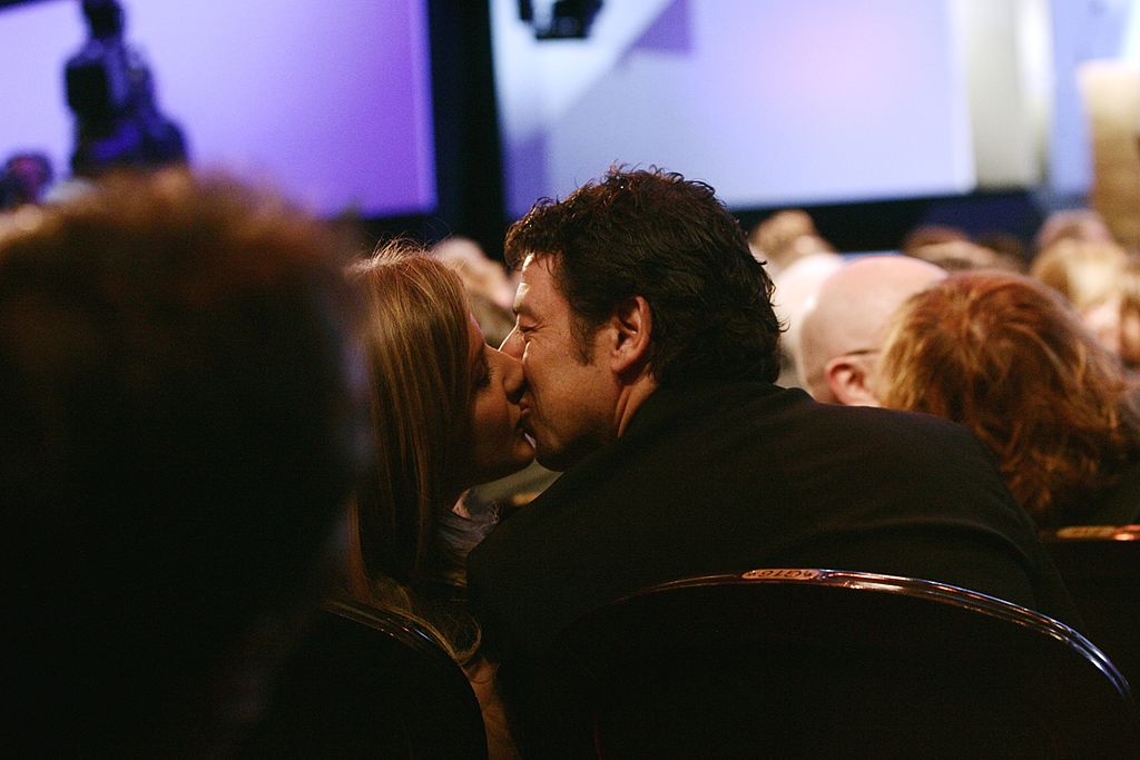 32e cérémonie des César au Théâtre du Châtelet à Paris, France, le 24 février 2007 - Patrick Bruel et son épouse Amanda Sthers. | Photo : Getty Images