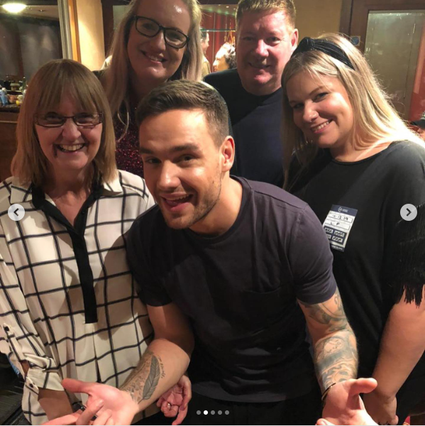 Liam Payne partageant un moment réconfortant avec sa famille posté le 11 décembre 2019 | Source : Instagram.com/np2788