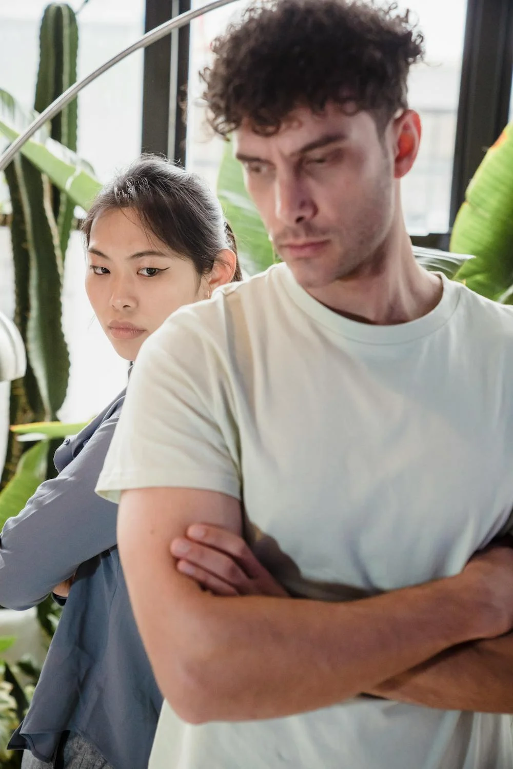 A couple standing with their hands crossed | Source: Pexels