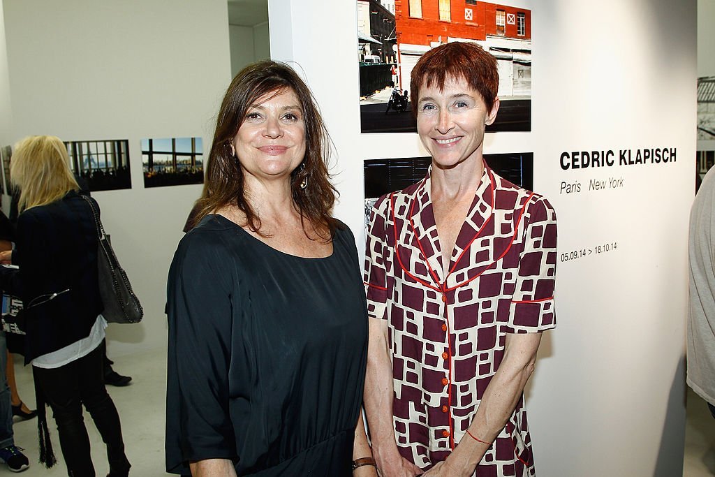 Anne Brochet assistent à l'exposition "Paris-New York" à la Galerie Cinema. | Photo : Getty Images