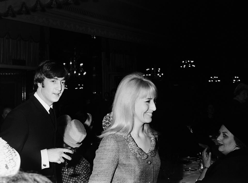John et Cynthia Lennon le 23 avril 1964 à Londres. l Source : Getty Images