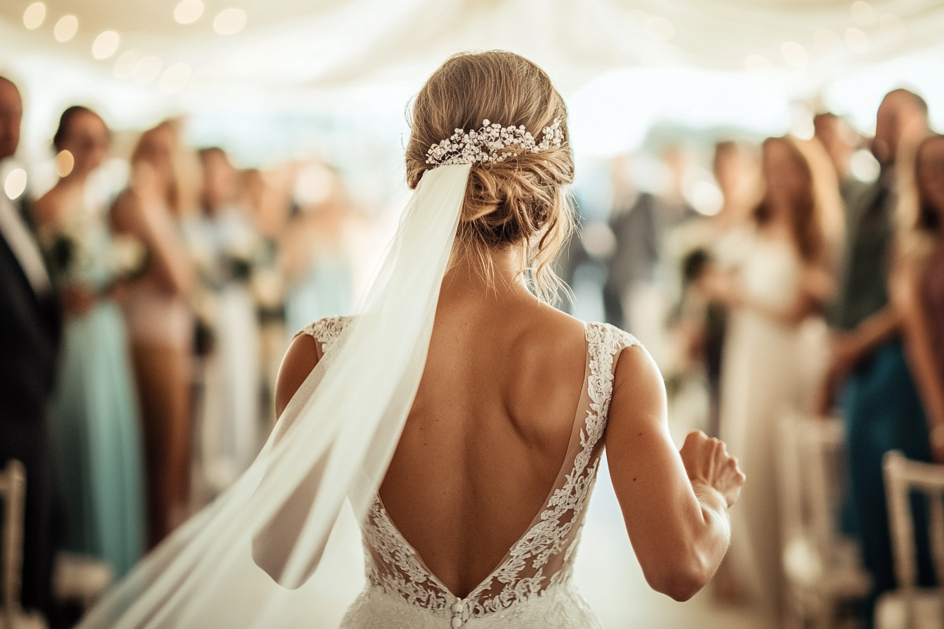 Une mariée s'enfuyant dans l'allée | Source : Midjourney