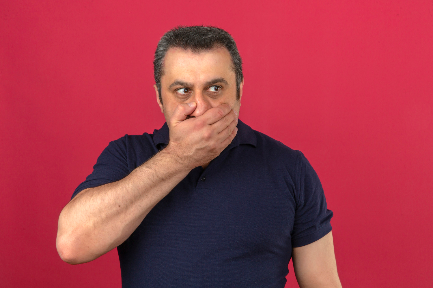 Un homme secoué | Source : Freepik