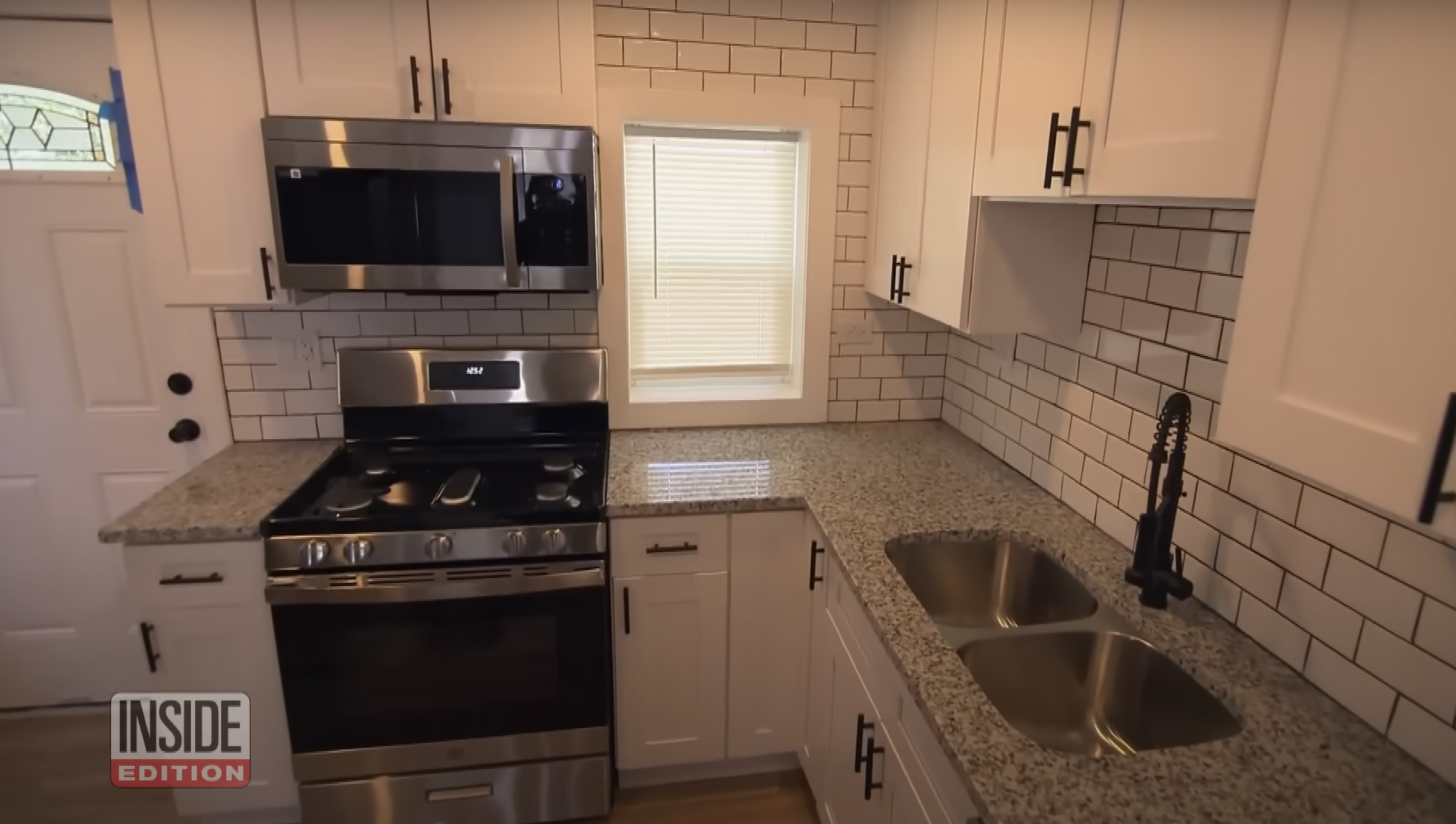 La cuisine rénovée à l'intérieur de la maison d'enfance du pape Léon XIV, d'après une vidéo datée du 10 mai 2025. | Source : Inside Edition