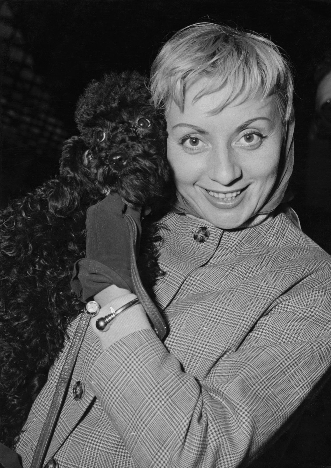 Annie Cordy arrive à la Gare du Nord à Paris, France, 30 septembre 1957. | Photo : Getty Images