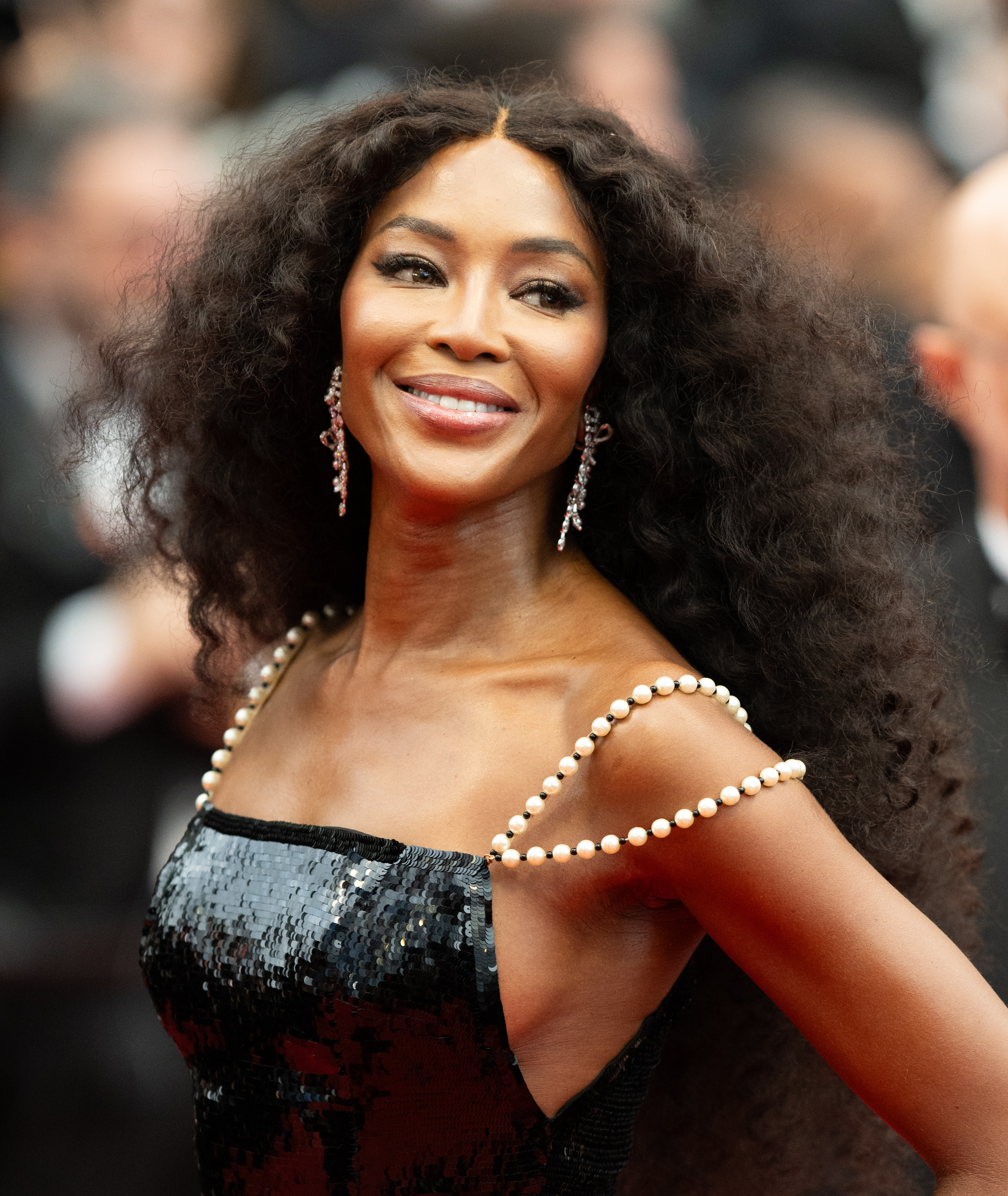 Naomi Campbell assiste au tapis rouge du film « Furiosa : Une saga Mad Max » (Furiosa: A Mad Max Saga) lors du 77e Festival de Cannes, au Palais des Festivals, le 15 mai 2024 à Cannes, en France I Source : Getty Images