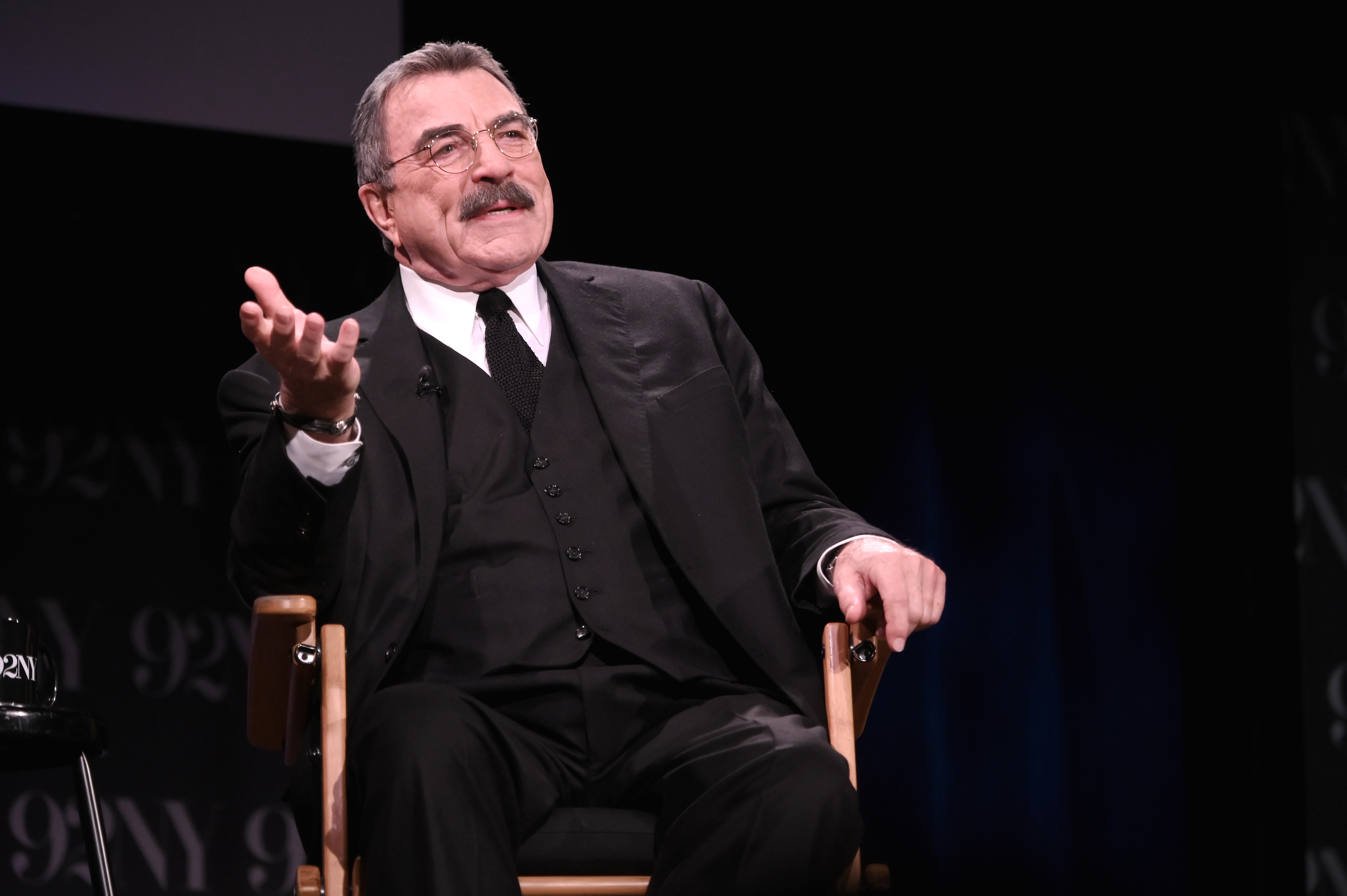 Tom Selleck s'exprimant lors d'une discussion sur son livre "You Never Know : A Memoir" à New York le 7 mai 2024 | Source : Getty Images