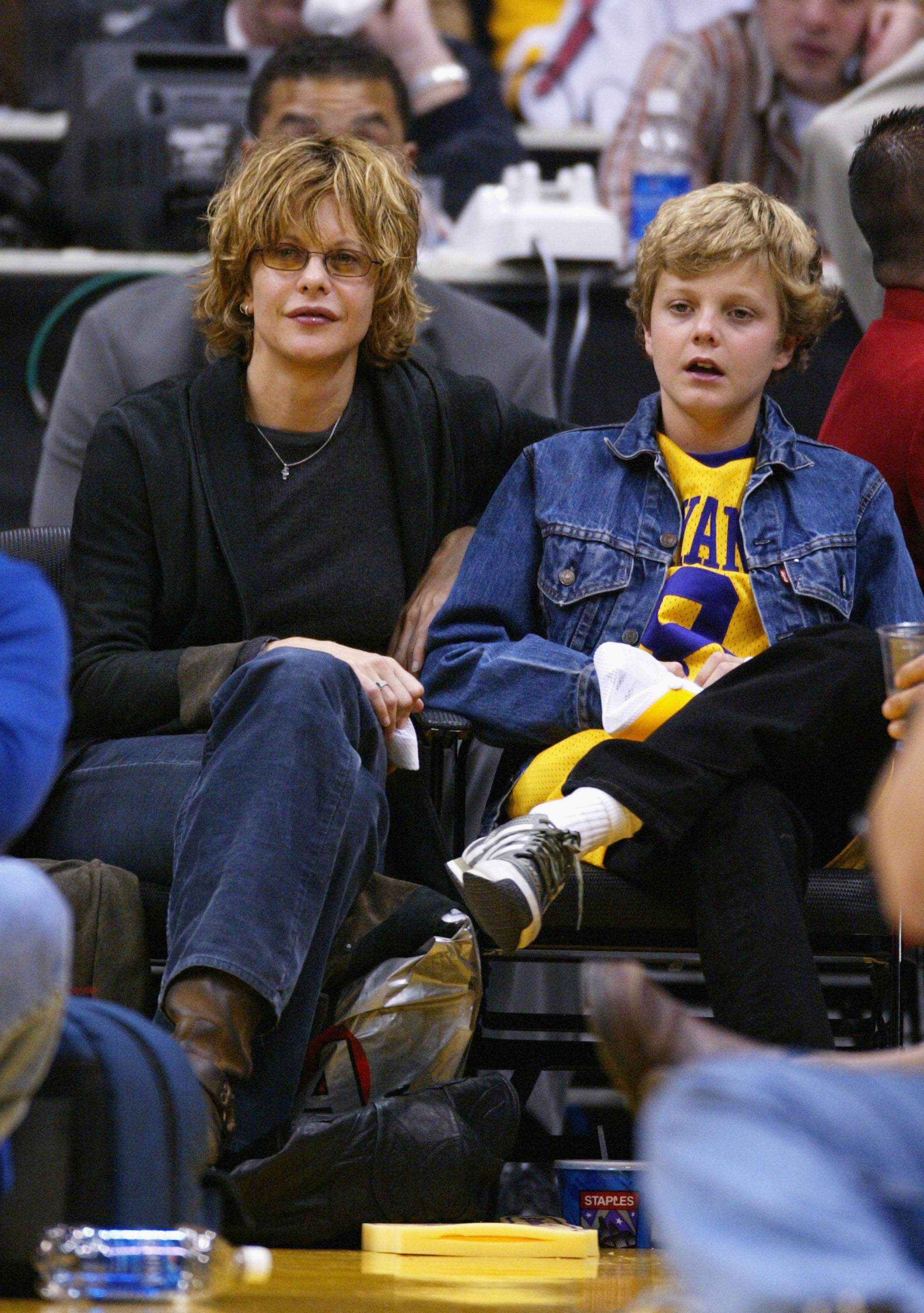 Meg Ryan et son fils Jack Quaid assistent au match le 6 avril 2004 | Source : Getty Images