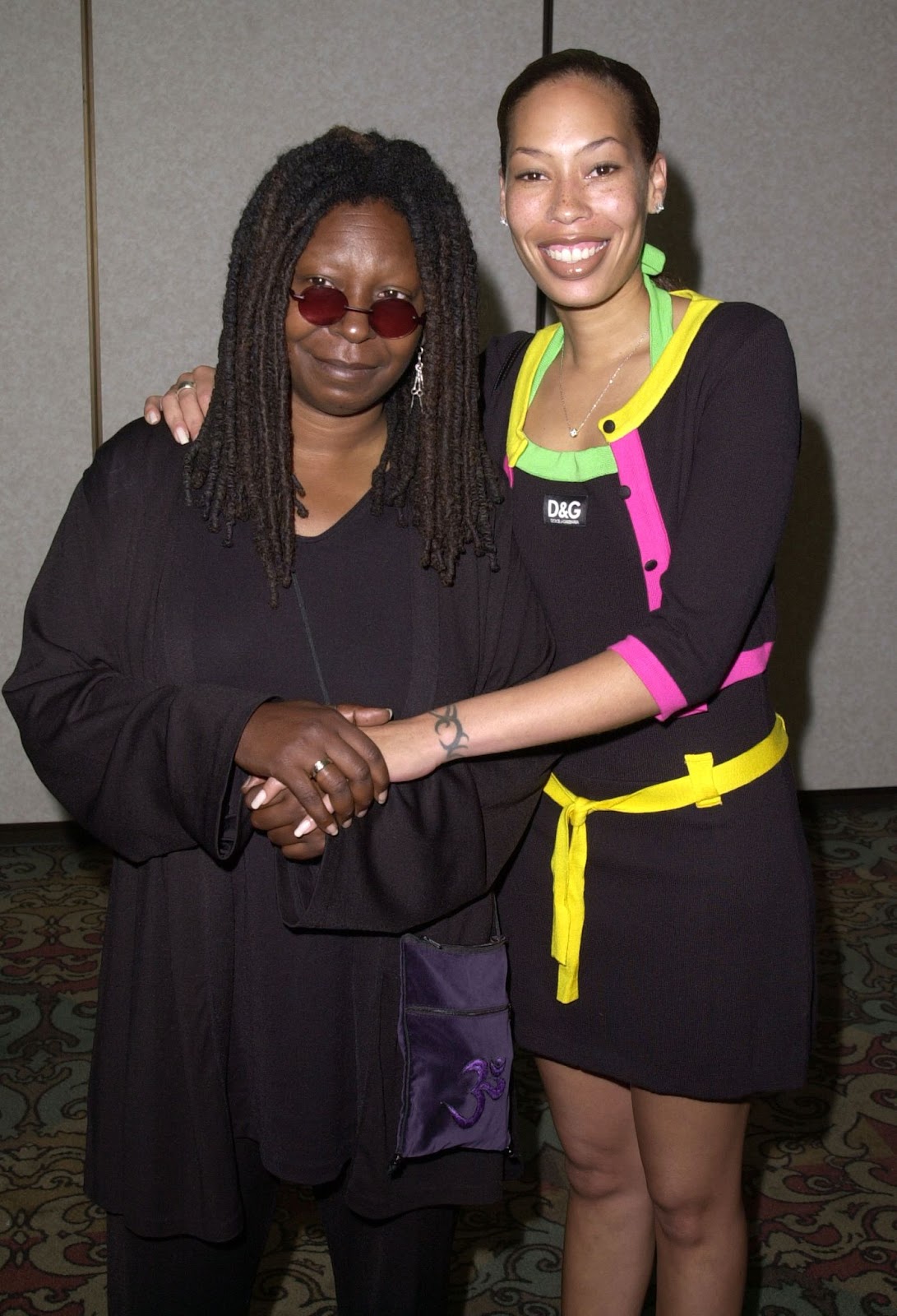 Whoopi Goldberg et Alex Martin lors de la 25e édition des Crystal Awards en 2001 à Century City, Californie. | Source : Getty Images