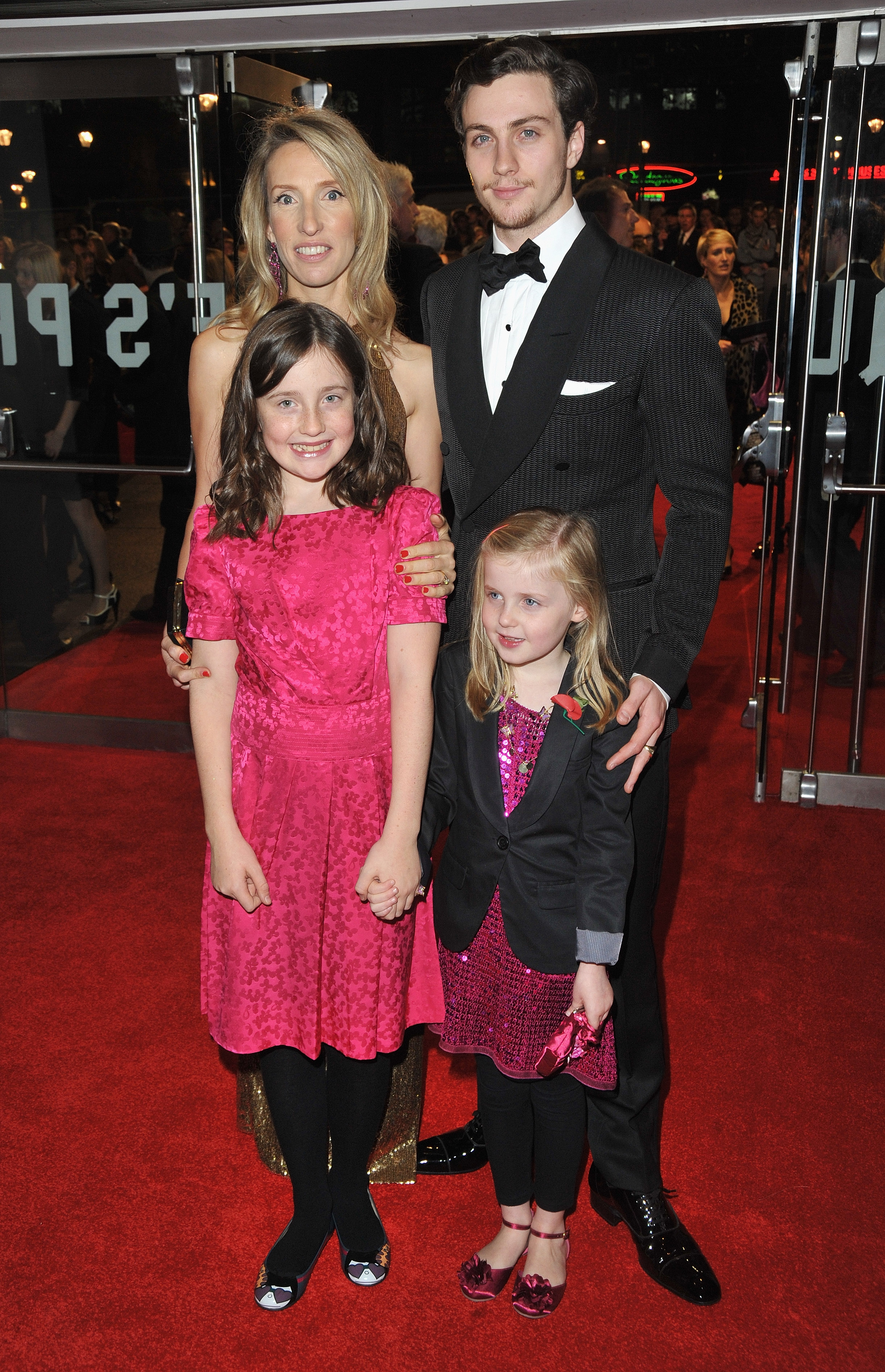 Sam et Aaron Taylor-Johnson avec Abby Greenheart et leur fille Angelica Jopling à Londres en 2009 | Source : Getty Images