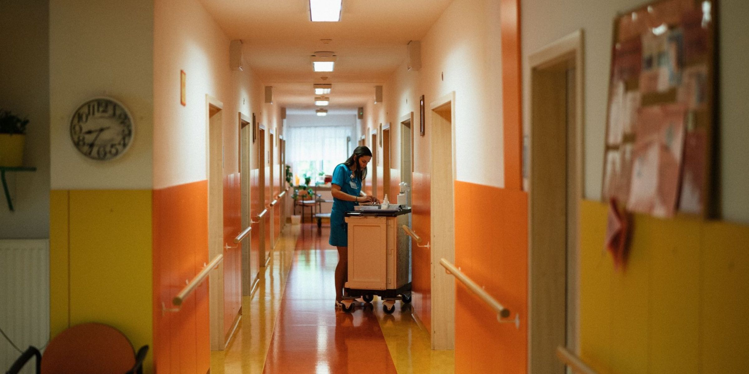 Une infirmière dans le couloir d'un hôpital | Source : Pexels