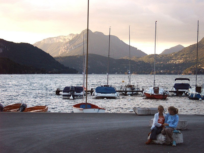 Une vue du Lac d'Annecy. | Wikimedia Commons