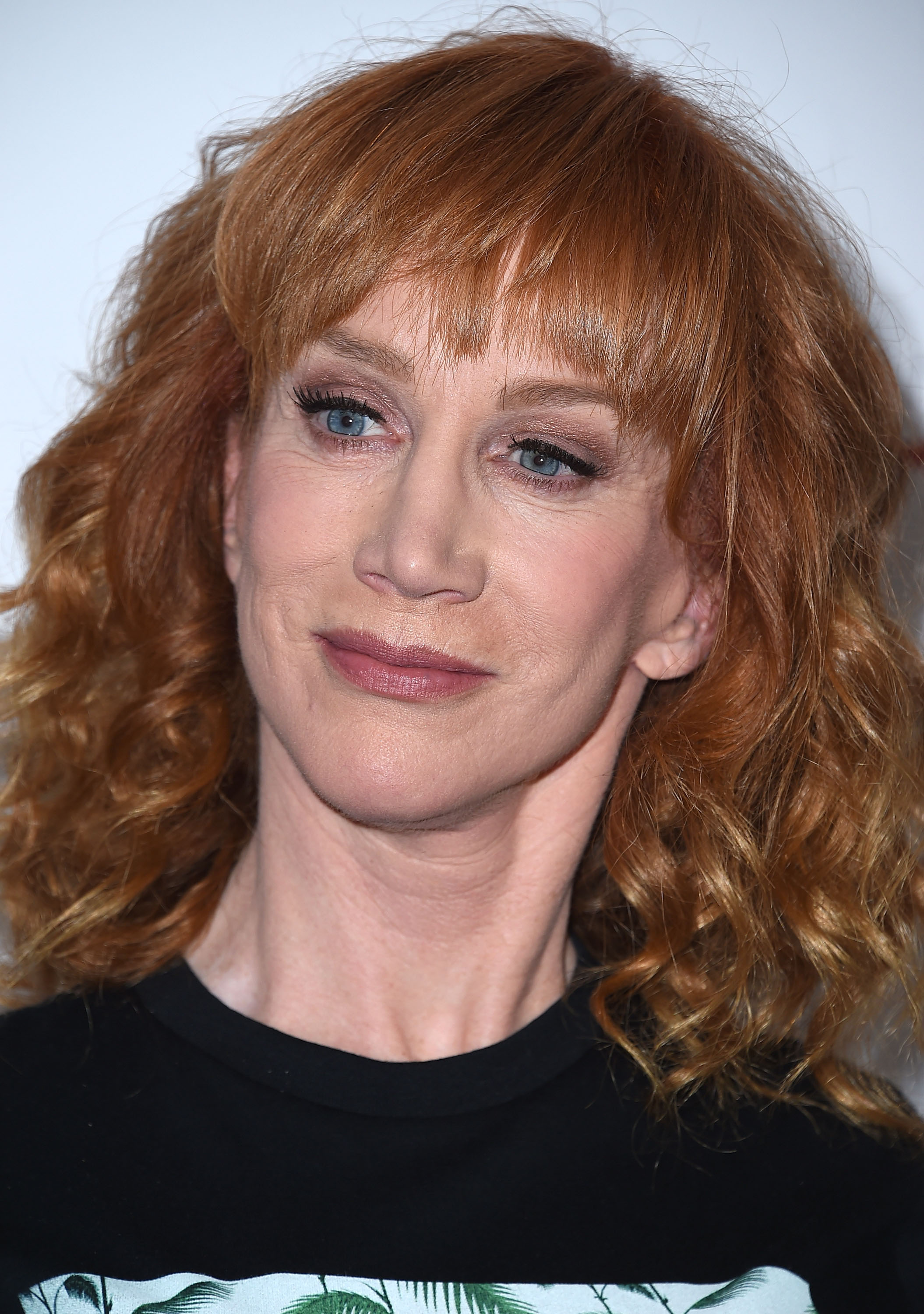 Kathy Griffin arrive au Jingle Ball de 102,7 KIIS FM au Staples Center le 4 décembre 2015 à Los Angeles, en Californie. | Source : Getty Images