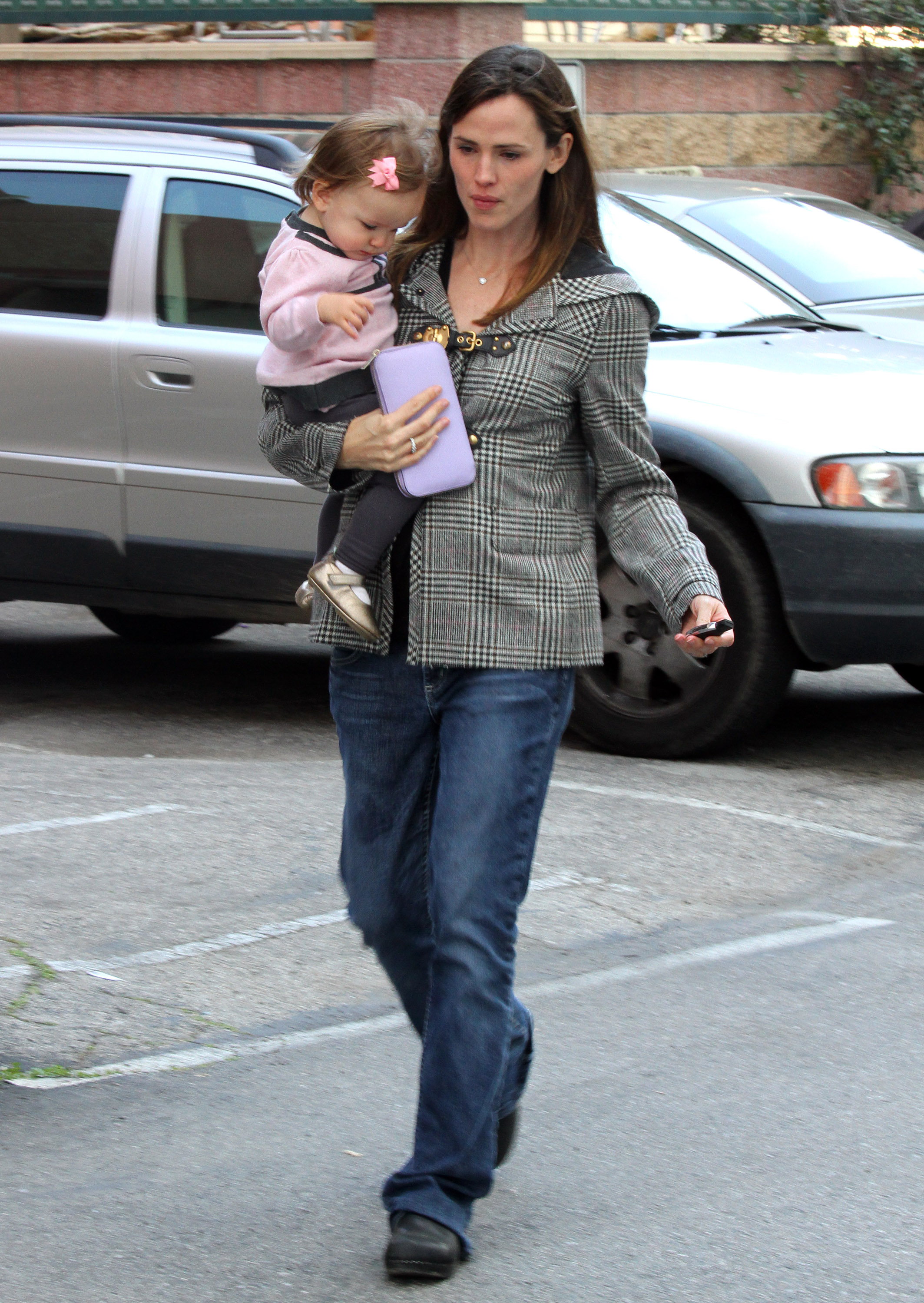 Jennifer Garner et Seraphina Affleck vues le 13 mars 2010 à Santa Monica, Californie. | Source : Getty Images