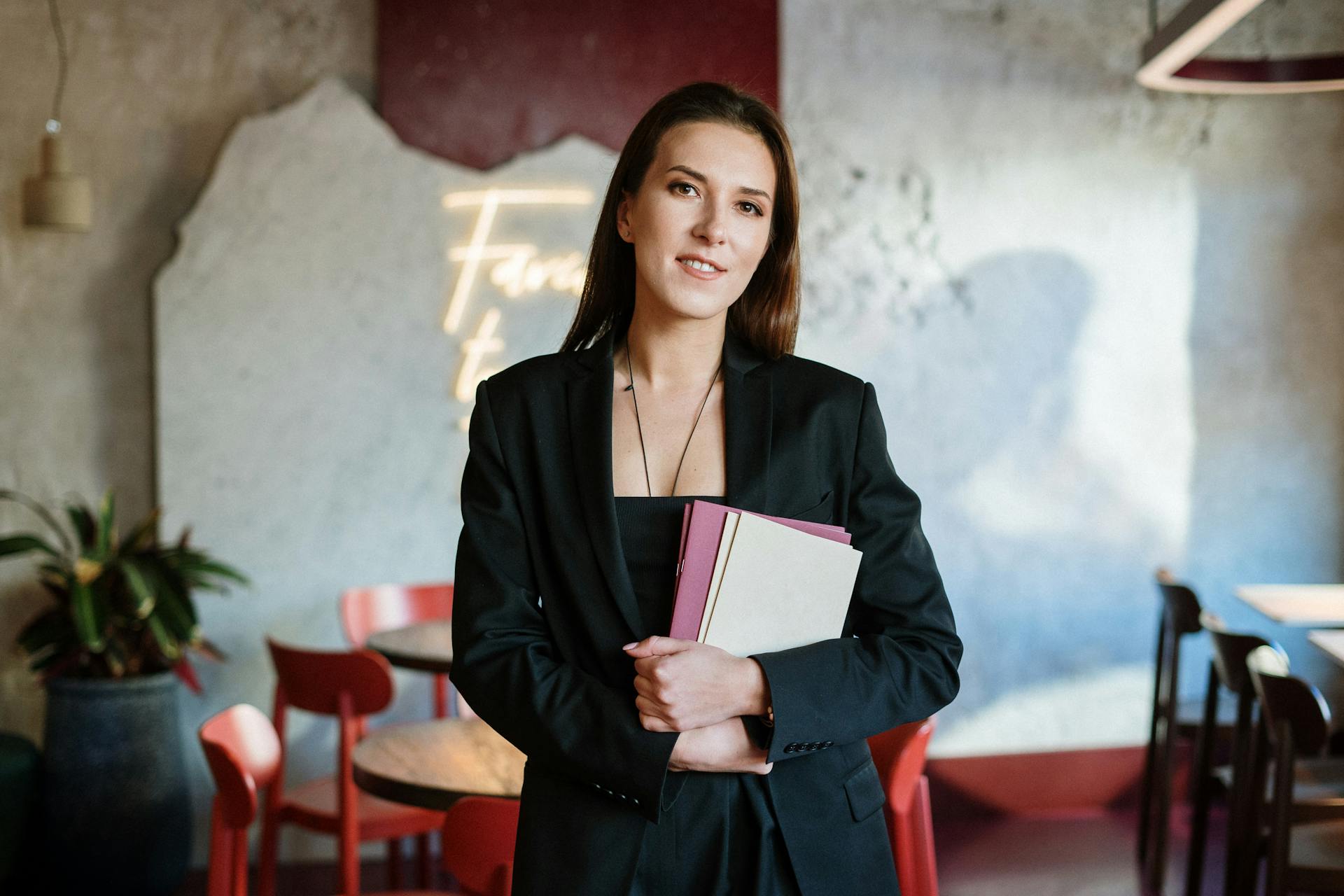 Une hôtesse de restaurant | Source : Pexels
